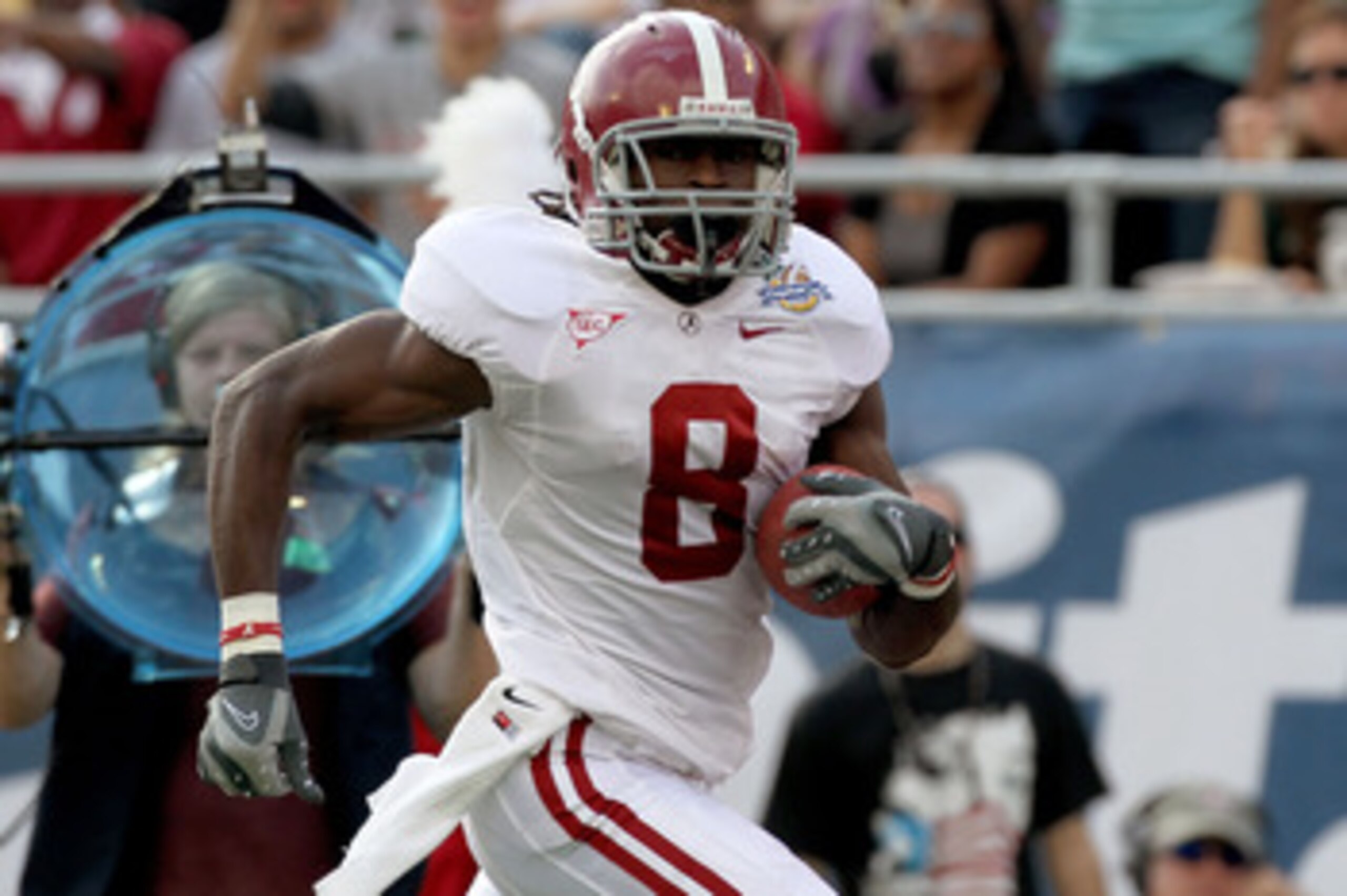 ORLANDO, FL - JANUARY 01: Julio Jones #8 of the Alabama Crimson Tide rushes for a touchdown during the Capitol One Bowl against the Michigan State Spartans at the Florida Citrus Bowl on January 1, 2011 in Orlando, Florida. (Photo by Mike Ehrmann/Getty I ORLANDO, FL - JANUARY 01: Julio Jones #8 of the Alabama Crimson Tide rushes for a touchdown during the Capitol One Bowl against the Michigan State Spartans at the Florida Citrus Bowl on January 1, 2011 in Orlando, Florida. (Photo by Mike Ehrmann/Getty I