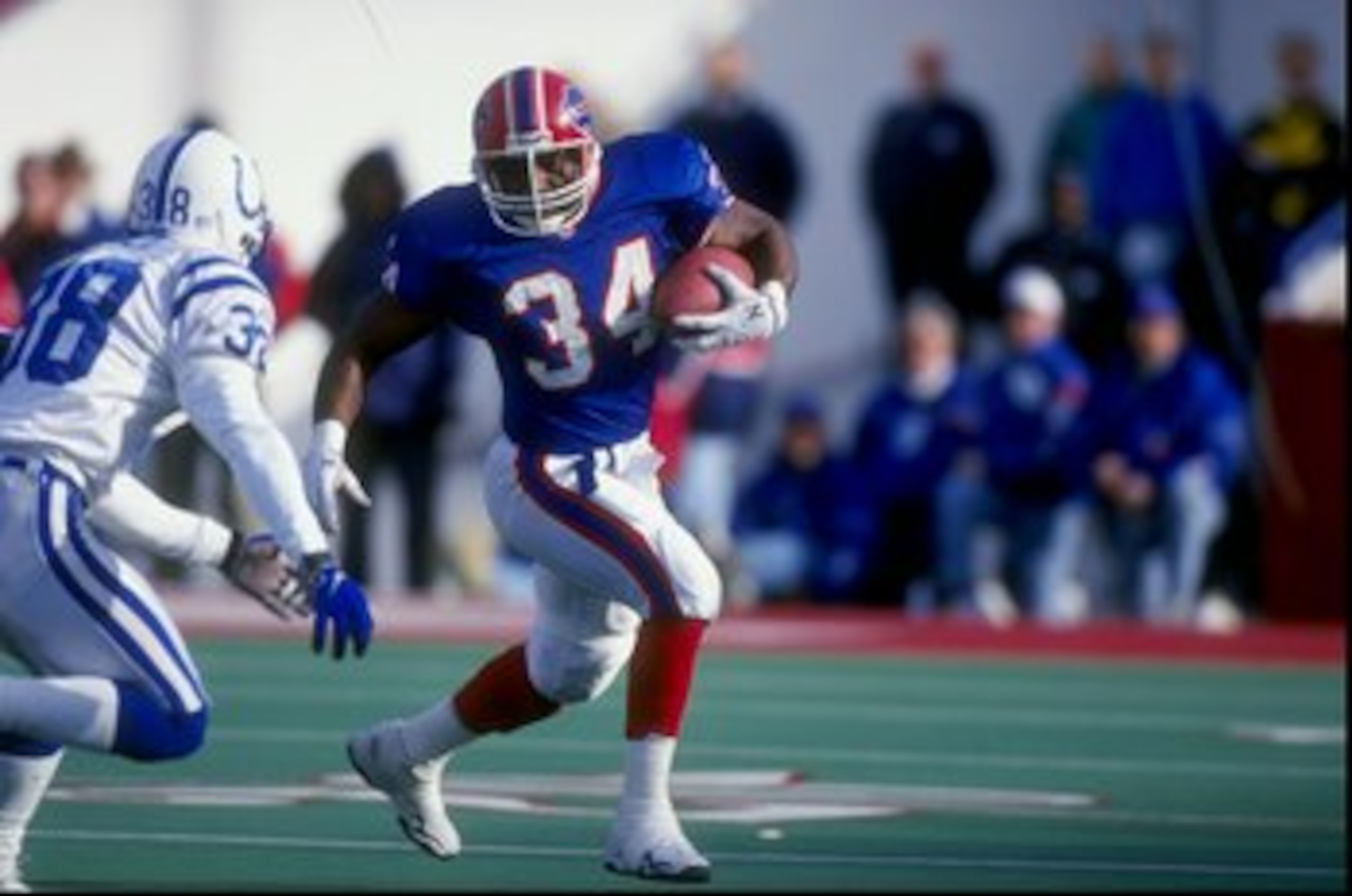 22 Nov 1998:  Running back Thurman Thomas #34 of the Buffalo Bills in action during the game against the Indianapolis Colts at the Bills Stadium in Orchard Park, New York. The Bills defeated the Colts 34-11. Mandatory Credit: Rick Stewart  /Allsport