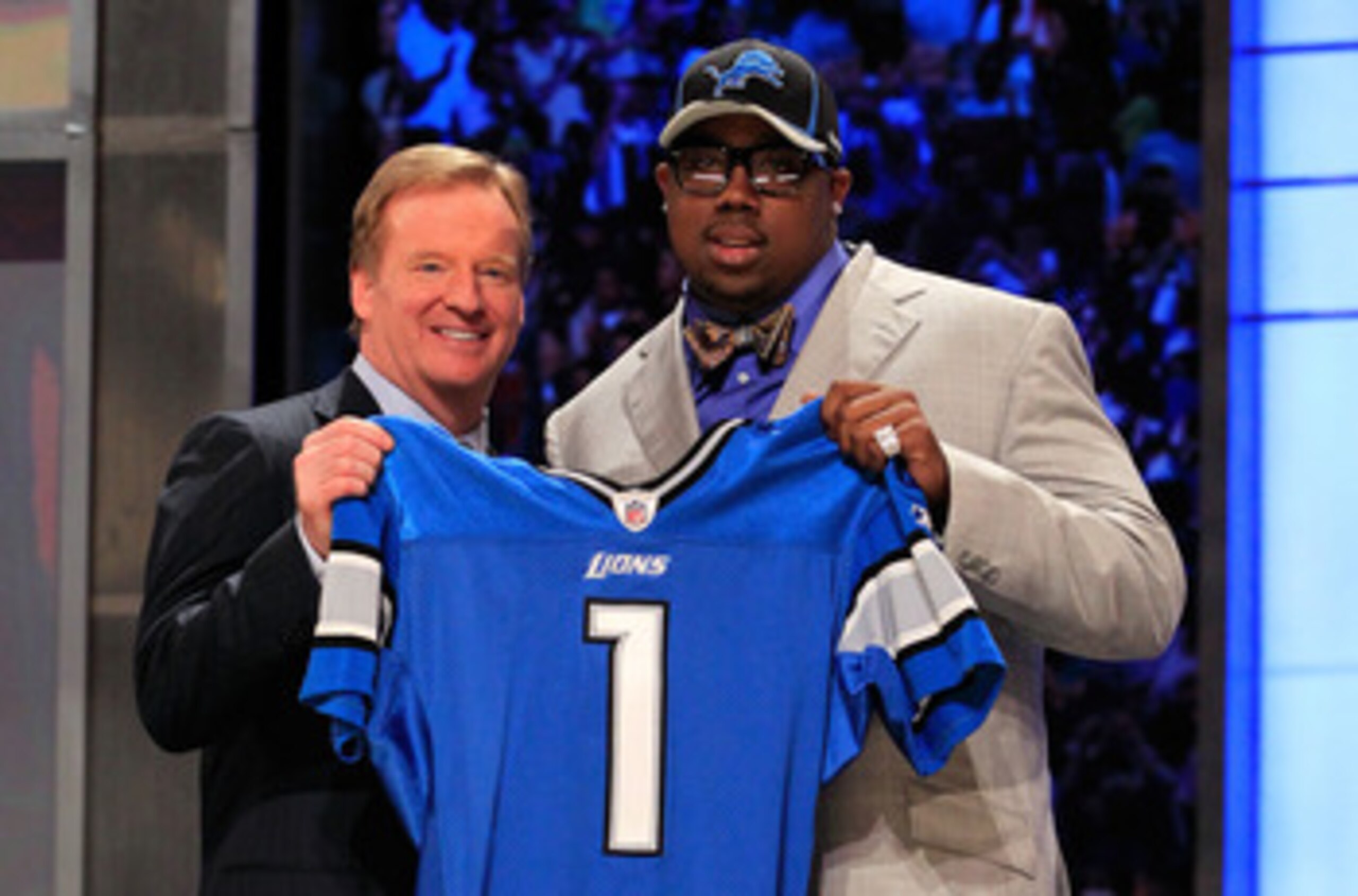NEW YORK, NY - APRIL 28:  NFL Commissioner Roger Goodell poses for a photo with Nick Fairley, #13 overall pick by the Detriot Lions, during the 2011 NFL Draft at Radio City Music Hall on April 28, 2011 in New York City.  (Photo by Chris Trotman/Getty Imag