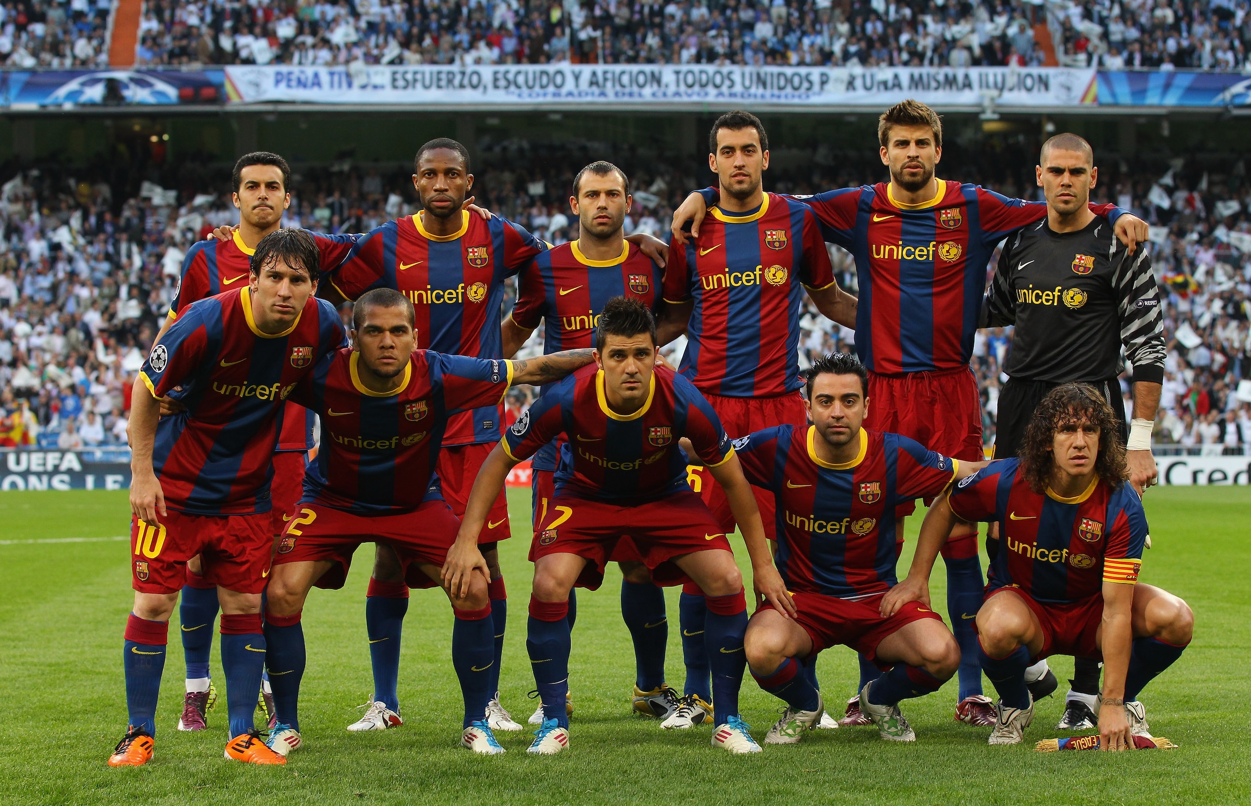 MADRID, SPAIN - APRIL 27:  The Barcelona team line up prior to the UEFA Champions League Semi Final first leg match between Real Madrid and Barcelona at Estadio Santiago Bernabeu on April 27, 2011 in Madrid, Spain.  (Photo by Alex Livesey/Getty Images)
