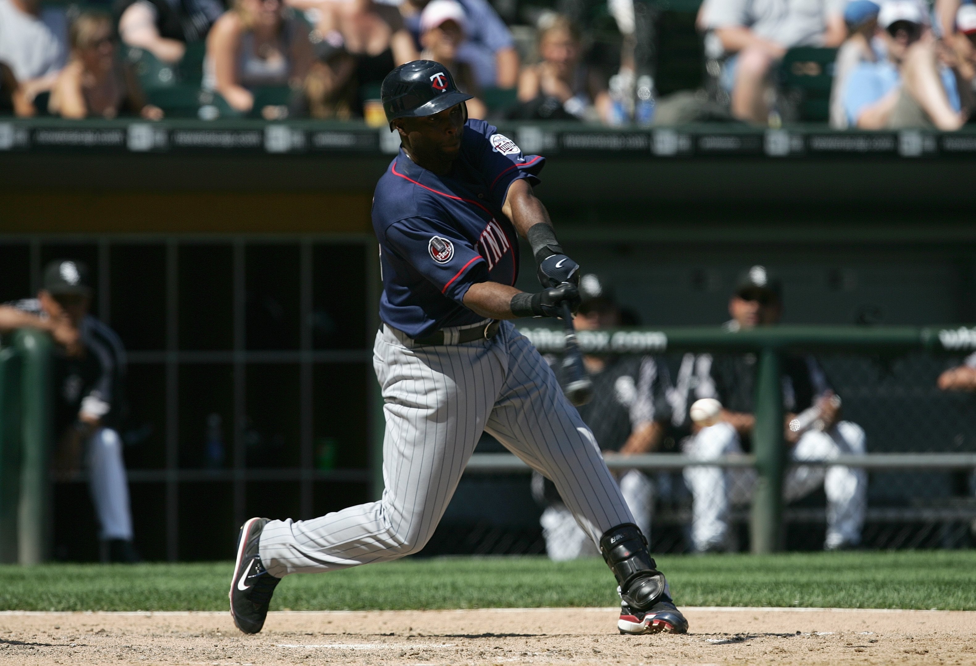 CHICAGO - JULY 8:  Torii Hunter #48 of the Minnesota Twins bats against the Chicago White Sox on July 8, 2007 at U.S. Cellular Field in Chicago, Illinois. The White Sox won 6-3. (Photo by Jonathan Daniel/Getty Images)