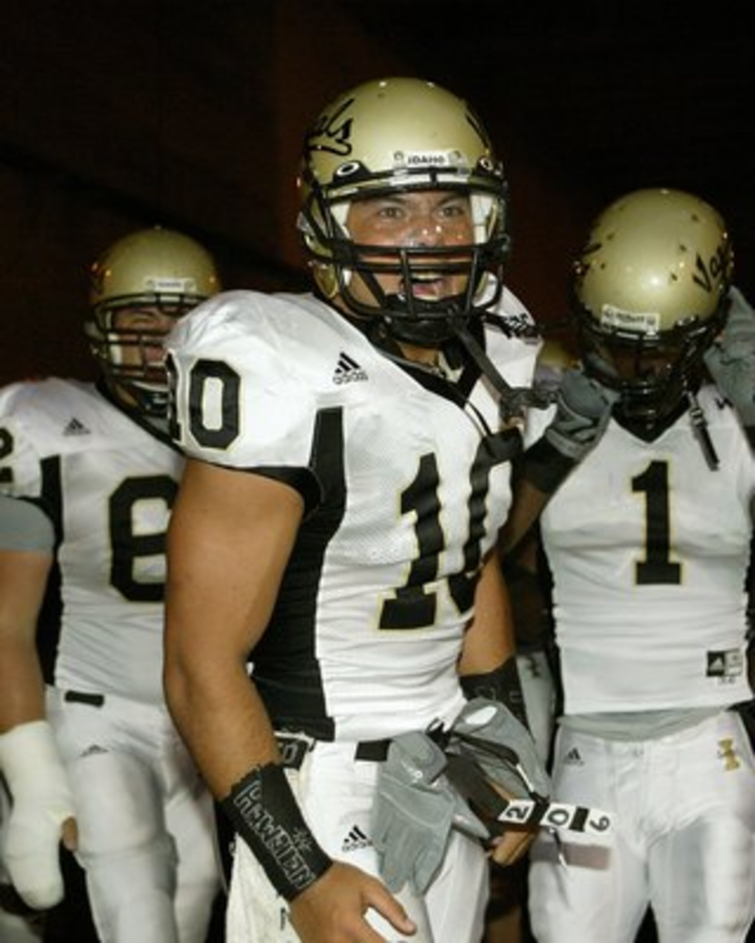LOS ANGELES - SEPTEMBER 1: Idaho safety Shiloh Keo is fired up before taking the field against USC at the Los Angeles Memorial Coliseum on September 1, 2007 in Los Angeles, California. The Vandals were defeated by the top-ranked Trojans won 38-10. (Photo LOS ANGELES - SEPTEMBER 1: Idaho safety Shiloh Keo is fired up before taking the field against USC at the Los Angeles Memorial Coliseum on September 1, 2007 in Los Angeles, California. The Vandals were defeated by the top-ranked Trojans won 38-10. (Photo