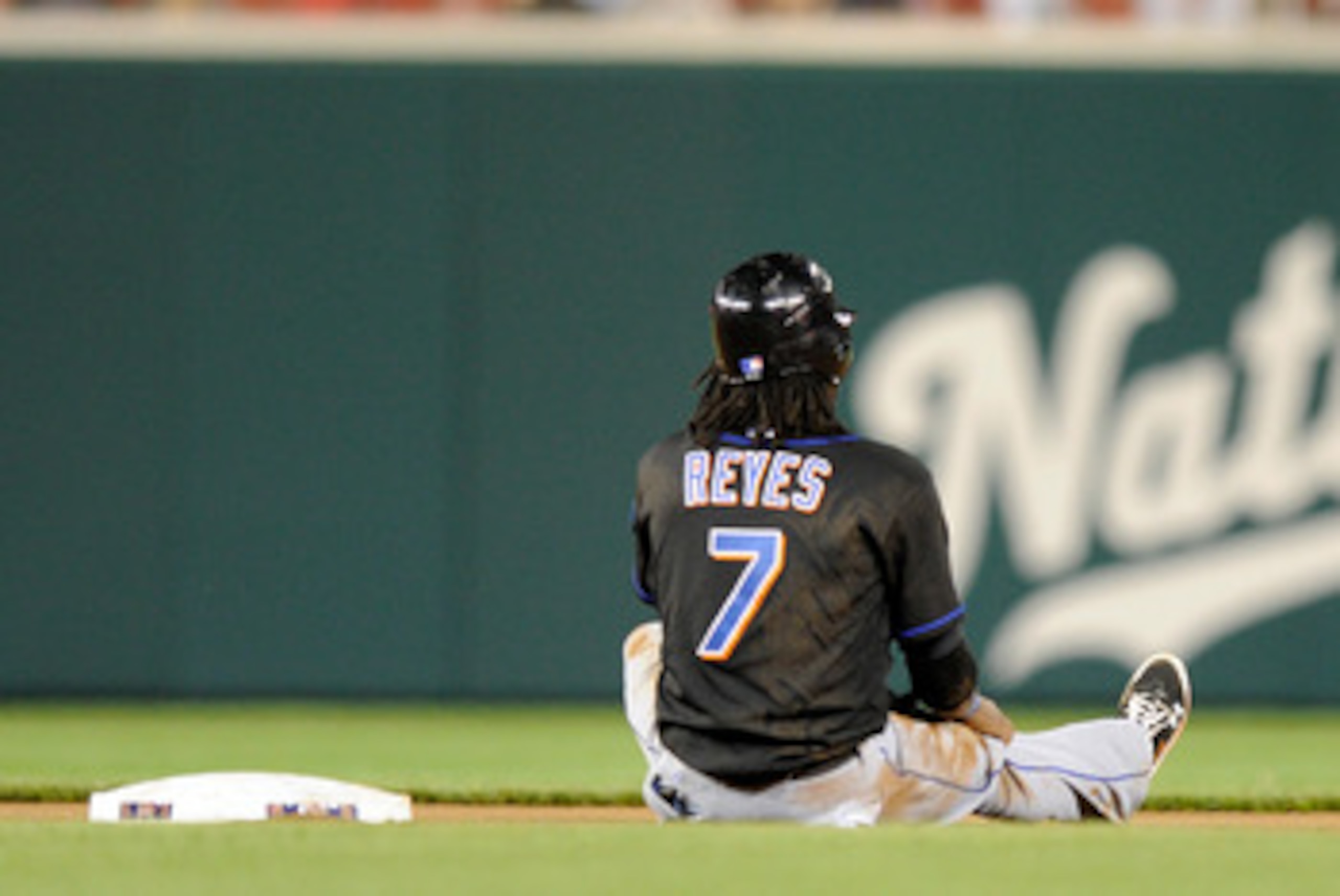 NEW YORK, NY - APRIL 22: Jose Reyes #7 of the New York Mets tags out Chris Young #24 of the Arizona Diamondbacks at second base at Citi Field on April 22, 2011 in the Flushing neighborhood of the Queens borough of New York City.  (Photo by Chris Trotman/G