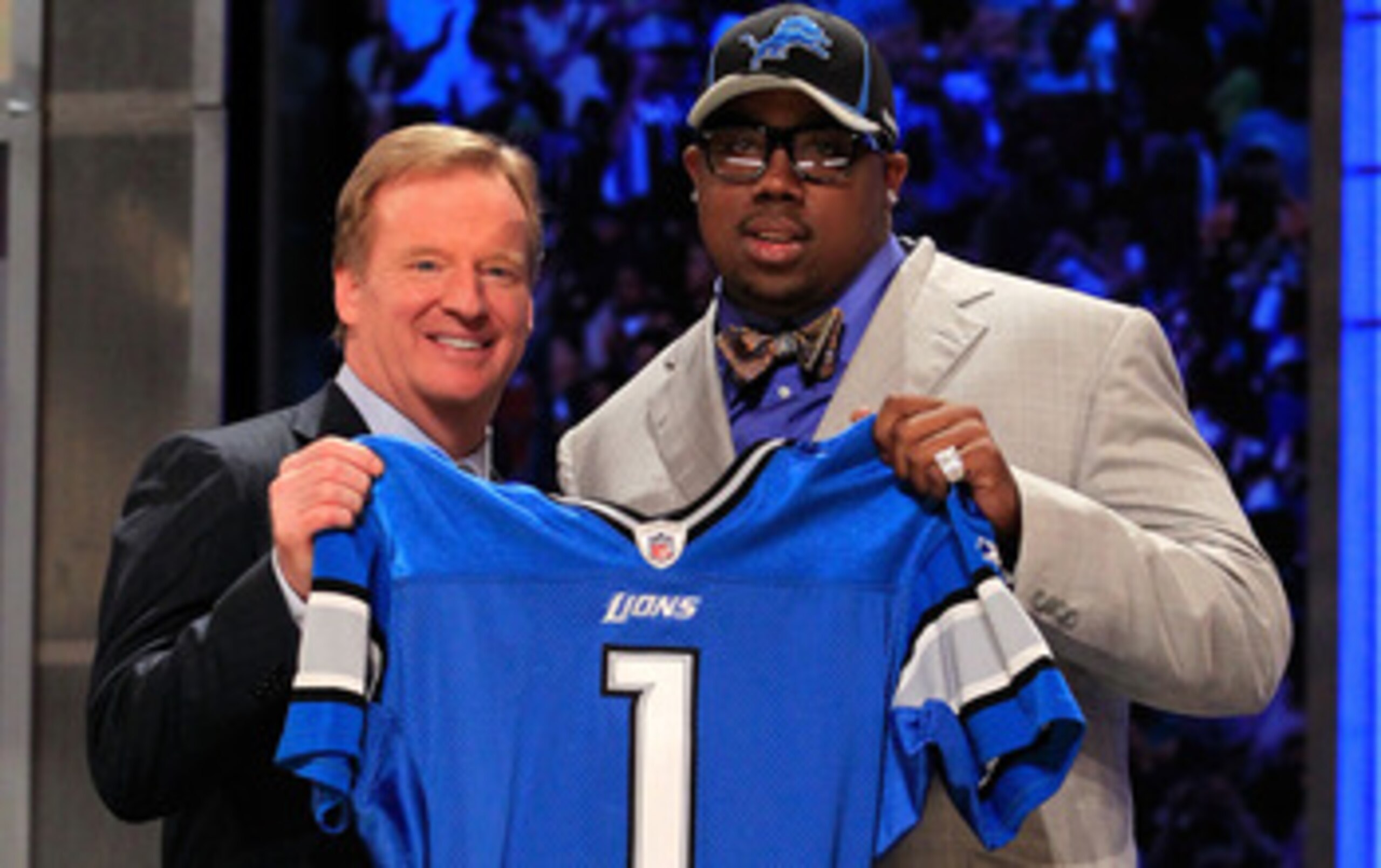 NEW YORK, NY - APRIL 28:  NFL Commissioner Roger Goodell poses for a photo with Nick Fairley, #13 overall pick by the Detriot Lions, during the 2011 NFL Draft at Radio City Music Hall on April 28, 2011 in New York City.  (Photo by Chris Trotman/Getty Imag