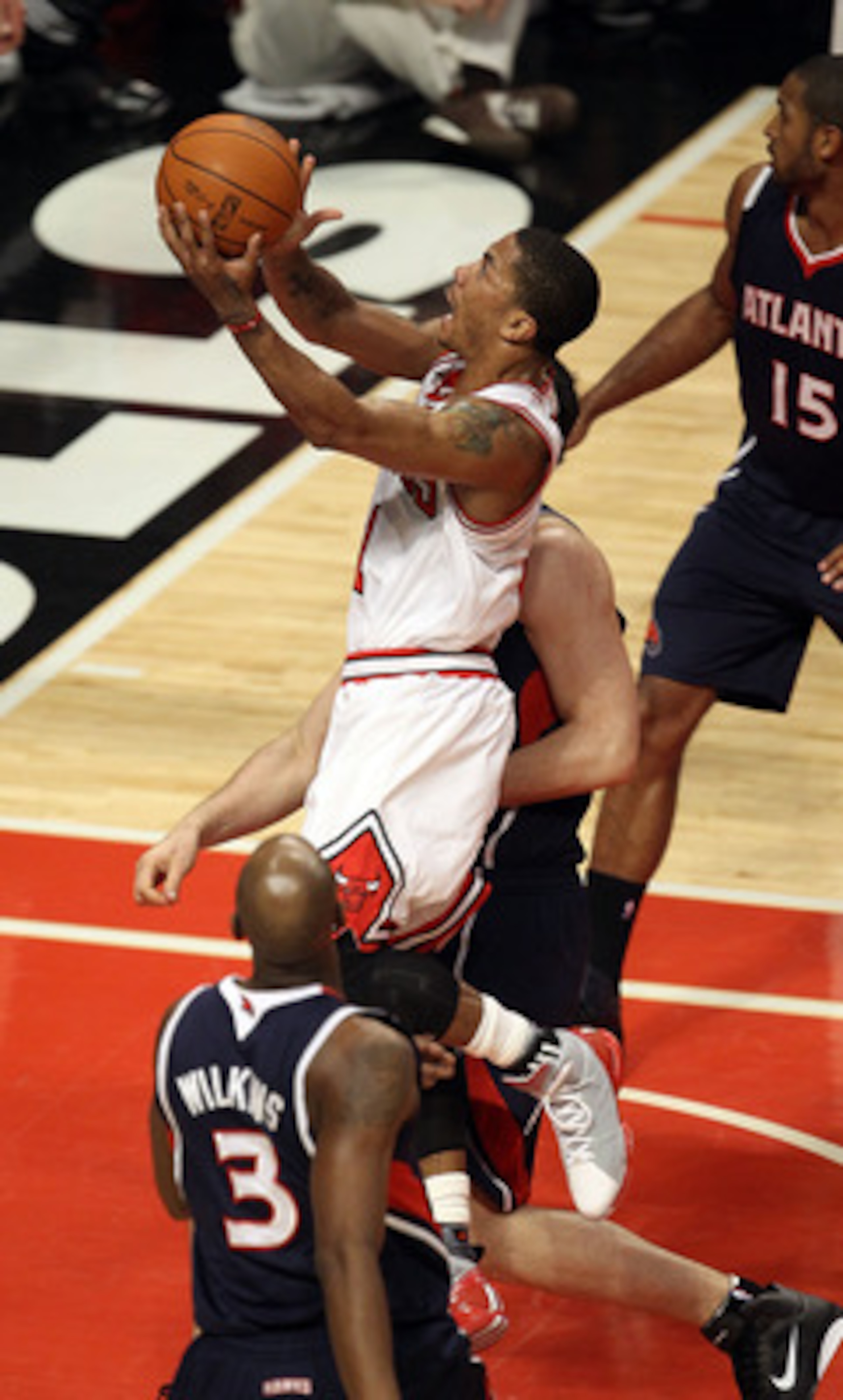 CHICAGO, IL - MARCH 11: Derrick Rose #1 of the Chicago Bulls drives to the basket between Kirk Hinrich #6 and Damien Wilkins #3 of the Atlanta Hawks at the United Center on March 11, 2011 in Chicago, Illinois. The Bulls defeated the Hawks 94-76. NOTE TO U