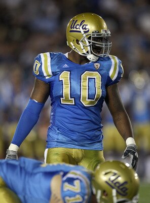 PASADENA, CA - SEPTEMBER 18:  Linebacker Akeem Ayers #10 of the UCLA Bruins in the game with the Houston Cougars at the Rose Bowl on September 18, 2010 in Pasadena, California.  UCLA won 31-13.  (Photo by Stephen Dunn/Getty Images)