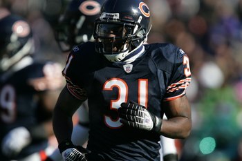 CHICAGO - DECEMBER 3:  Cornerback Nathan Vasher #31 of the Chicago Bears looks on against the Minnesota Vikings on December 3, 2006 at Soldier Field in Chicago, Illinois. The Bears defeated the Vikings 23-13 to clinch the NFC North Division title. (Photo 