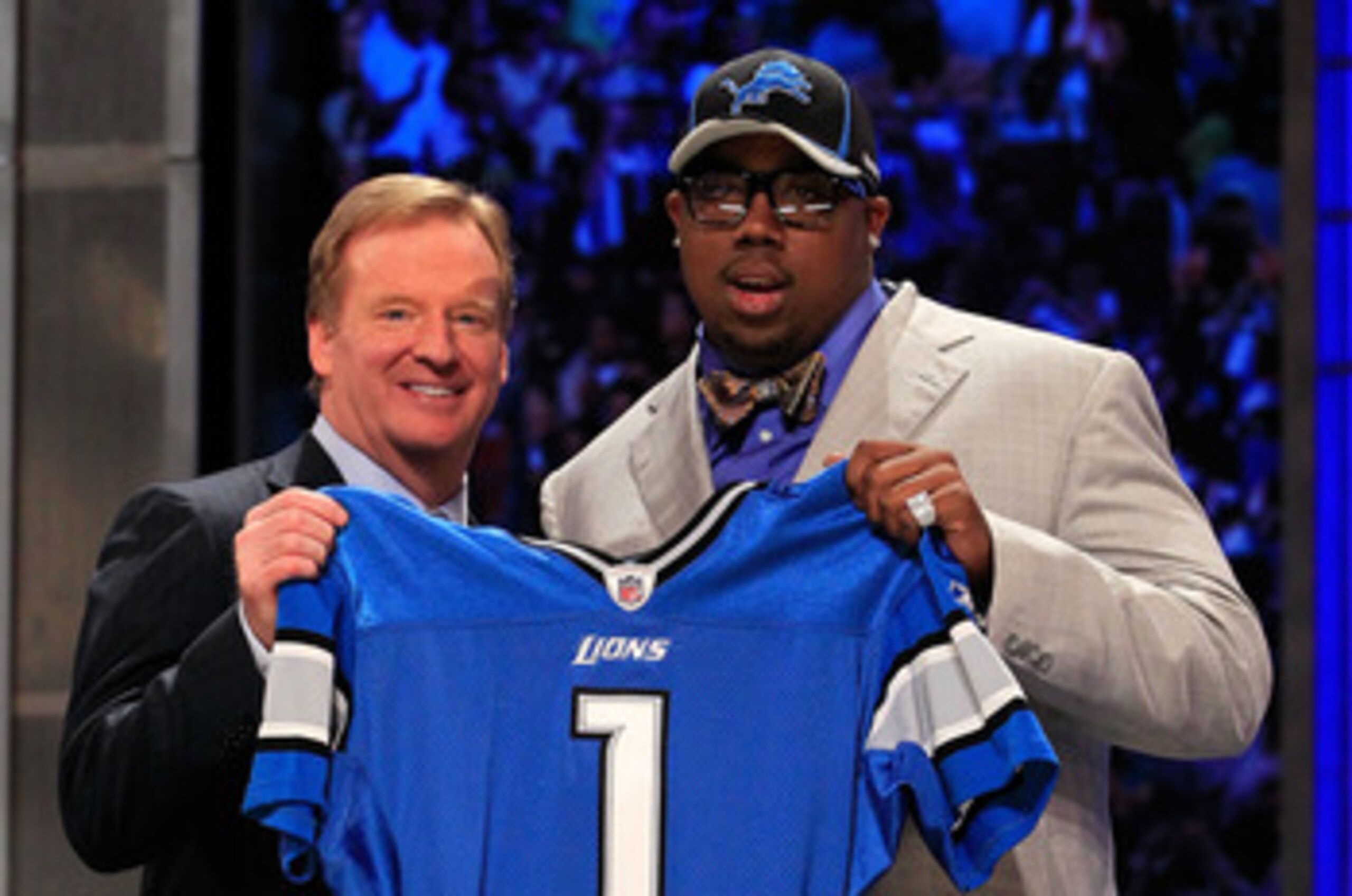 NEW YORK, NY - APRIL 28:  NFL Commissioner Roger Goodell poses for a photo with Nick Fairley, #13 overall pick by the Detriot Lions, during the 2011 NFL Draft at Radio City Music Hall on April 28, 2011 in New York City.  (Photo by Chris Trotman/Getty Imag