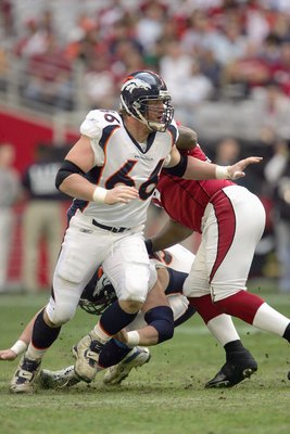 GLENDALE, AZ - DECEMBER 17: Tom Nalen #66 of the Denver Broncos moves on the field during the game against the Arizona Cardinals on December 17, 2006 at University of Phoenix Stadium in Glendale, Arizona. The Broncos won 37-20. (Photo by Stephen Dunn/Gett