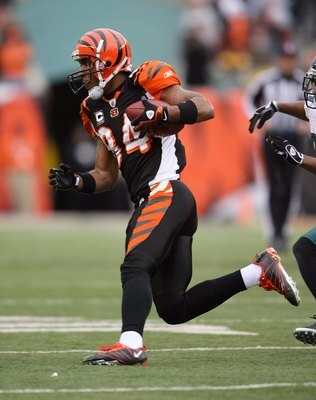 CINCINNATI - NOVEMBER 16:  T.J. Houshmandzadeh #84 of the Cincinnati Bengals runs with the ball during the NFL game against the Philadelphia Eagles at Paul Brown Stadium on November 16, 2008 in Cincinnati, Ohio. The Eagles and Bengals played to a 13-13. (