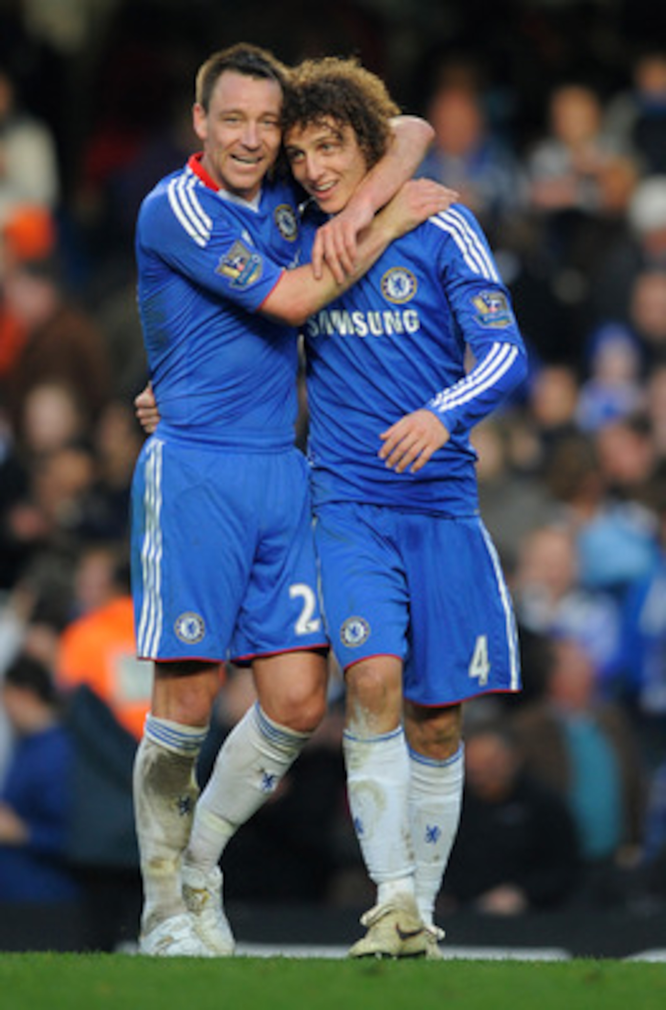 LONDON, ENGLAND - MARCH 20:  David Luiz and John Terry of Chelsea celebrate victory the Barclays Premier League match between Chelsea and Manchester City at Stamford Bridge on March 20, 2011 in London, England.  (Photo by Michael Regan/Getty Images)