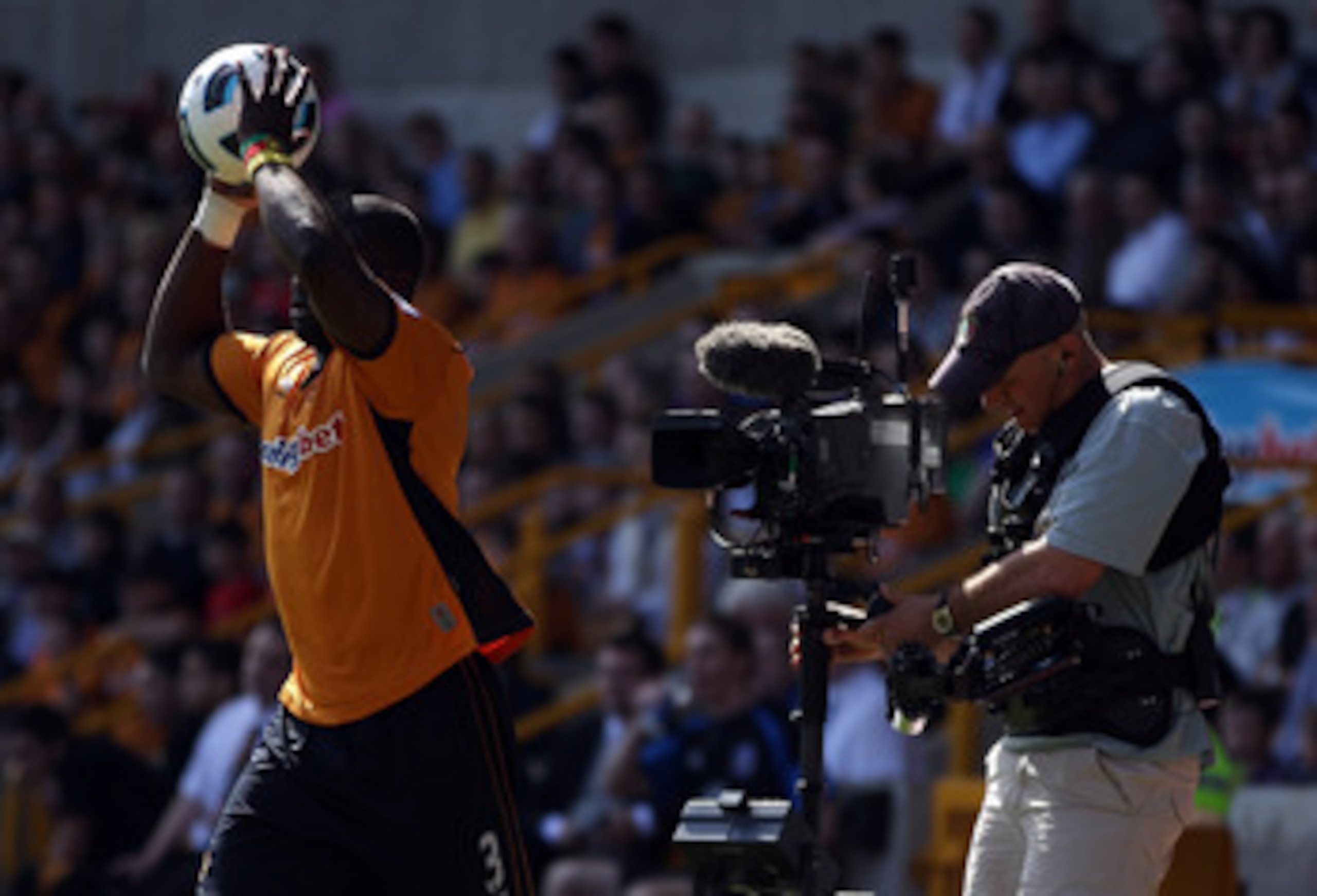 WOLVERHAMPTON, ENGLAND - APRIL 09: The Sky TV steadycam operator follows the action during the Barclays Premier League match between Wolverhampton Wanderers and Everton at Molineux on April 9, 2011 in Wolverhampton, England. (Photo by Richard Heathcote/ WOLVERHAMPTON, ENGLAND - APRIL 09: The Sky TV steadycam operator follows the action during the Barclays Premier League match between Wolverhampton Wanderers and Everton at Molineux on April 9, 2011 in Wolverhampton, England. (Photo by Richard Heathcote/