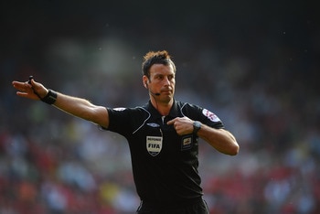 NOTTINGHAM, ENGLAND - APRIL 22: Referee Mark Clattenburg looks on during the npower Championship match between Nottingham Forest and Leicester City at City Ground on April 22, 2011 in Nottingham, England.  (Photo by Laurence Griffiths/Getty Images)