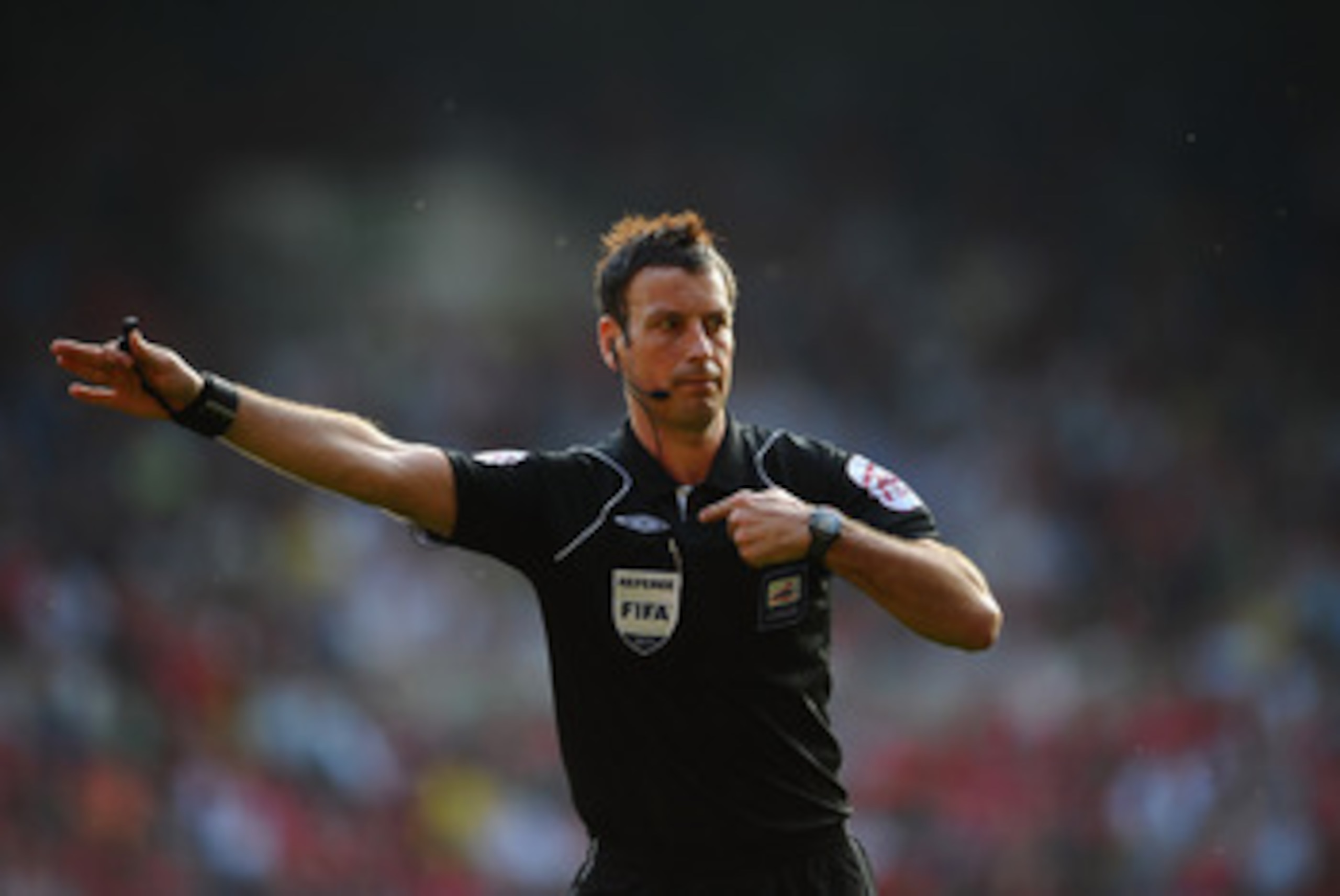 NOTTINGHAM, ENGLAND - APRIL 22: Referee Mark Clattenburg looks on during the npower Championship match between Nottingham Forest and Leicester City at City Ground on April 22, 2011 in Nottingham, England. (Photo by Laurence Griffiths/Getty Images) NOTTINGHAM, ENGLAND - APRIL 22: Referee Mark Clattenburg looks on during the npower Championship match between Nottingham Forest and Leicester City at City Ground on April 22, 2011 in Nottingham, England. (Photo by Laurence Griffiths/Getty Images)