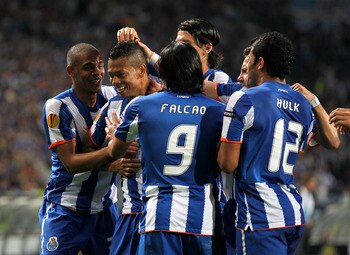 PORTO, PORTUGAL - APRIL 28:  Fredy Guarin (2nd L) of FC Porto celebrates with team mates after scoring his side second goal during the UEFA Europa League semi final first leg match between FC Porto and Villarreal at Estadio do Dragao on April 28, 2011 in