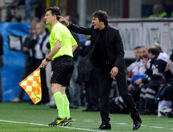MILAN, ITALY - APRIL 02:  FC Internazionale Milano head coach Leonardo yells instructions from the sideline during the Serie A match between AC Milan and FC Internazionale Milano at Stadio Giuseppe Meazza on April 2, 2011 in Milan, Italy.  (Photo by Claud