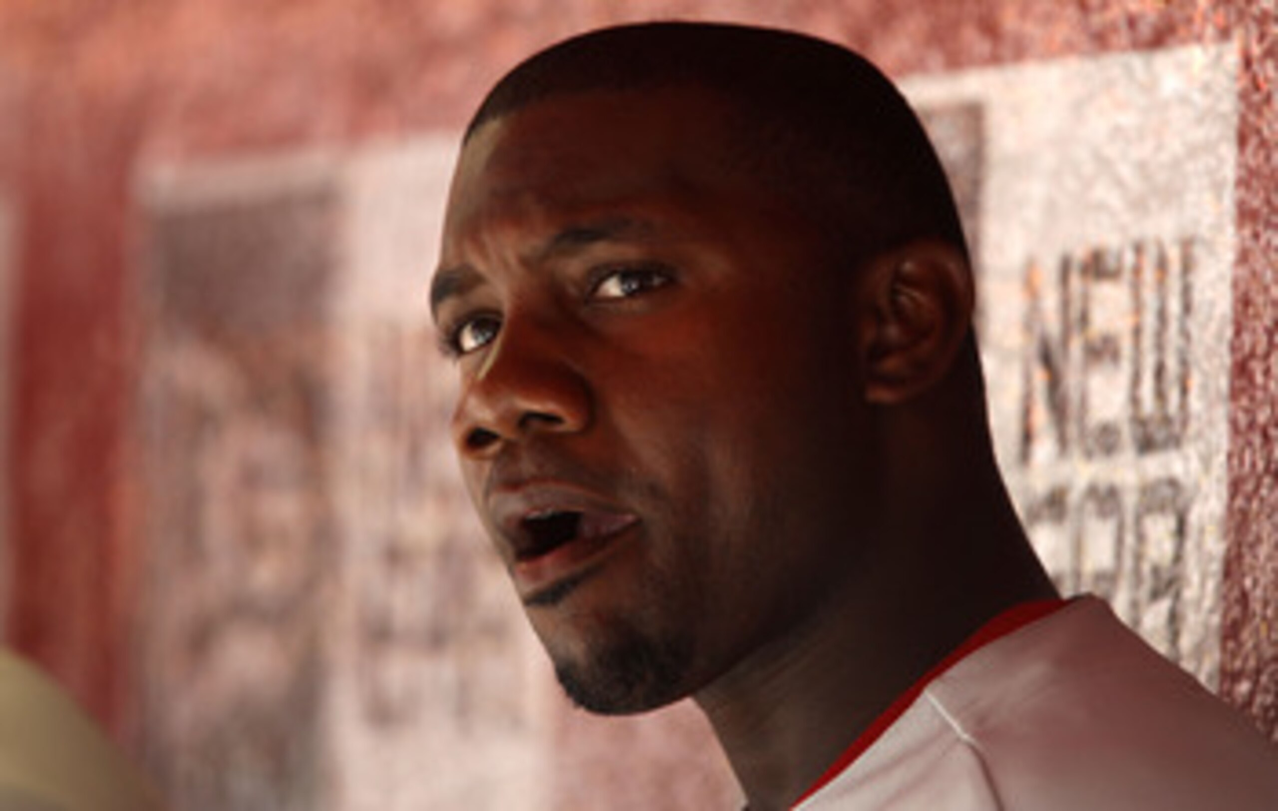 PHOENIX, AZ - APRIL 27:  Ryan Howard #6 of the Philadelphia Phillies during the Major League Baseball game against the Arizona Diamondbacks at Chase Field on April 27, 2011 in Phoenix, Arizona.  The Phillies defeated the Diamondbacks 8-4.  (Photo by Chris