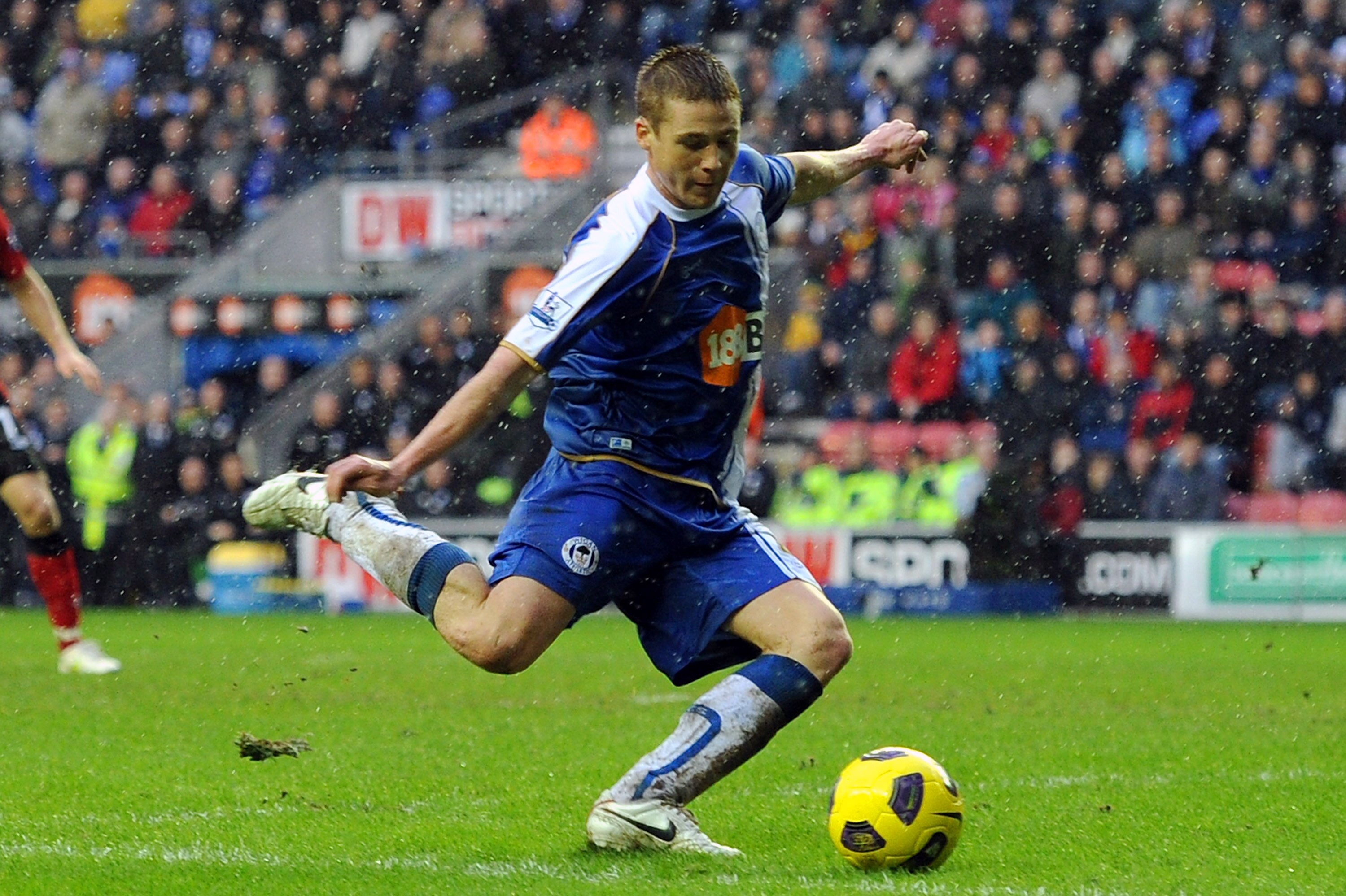 WIGAN, ENGLAND - FEBRUARY 05:  James McCarthy of Wigan Athletic scores to make it 1-1 during the Barclays Premier League match between Wigan Athletic and Blackburn Rovers at DW Stadium on February 5, 2011 in Wigan, England.  (Photo by Chris Brunskill/Gett