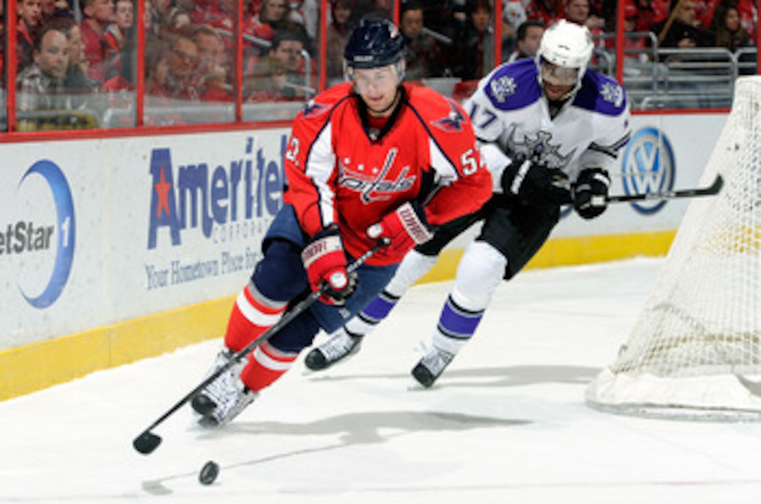 WASHINGTON, DC - FEBRUARY 12:  Mike Green #52 of the Washington Capitals handles the puck against Wayne Simmonds #17 of the Los Angeles Kings at the Verizon Center on February 12, 2011 in Washington, DC.  (Photo by Greg Fiume/Getty Images)