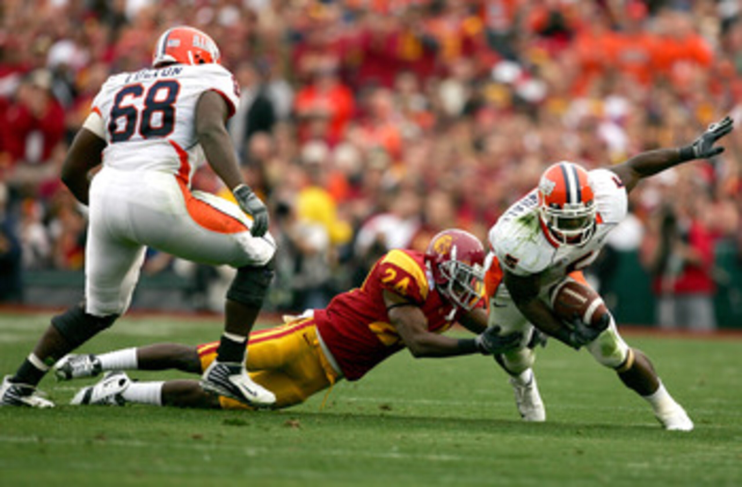 PASADENA, CA - JANUARY 01: Running back Rashard Mendenhall #5 of the Illinois Fighting Illini is tackled by Shareece Wright #24 of the USC Trojans during the first half of the 'Rose Bowl presented by Citi' at the Rose Bowl on January 1, 2008 in Pasadena, PASADENA, CA - JANUARY 01: Running back Rashard Mendenhall #5 of the Illinois Fighting Illini is tackled by Shareece Wright #24 of the USC Trojans during the first half of the 'Rose Bowl presented by Citi' at the Rose Bowl on January 1, 2008 in Pasadena,