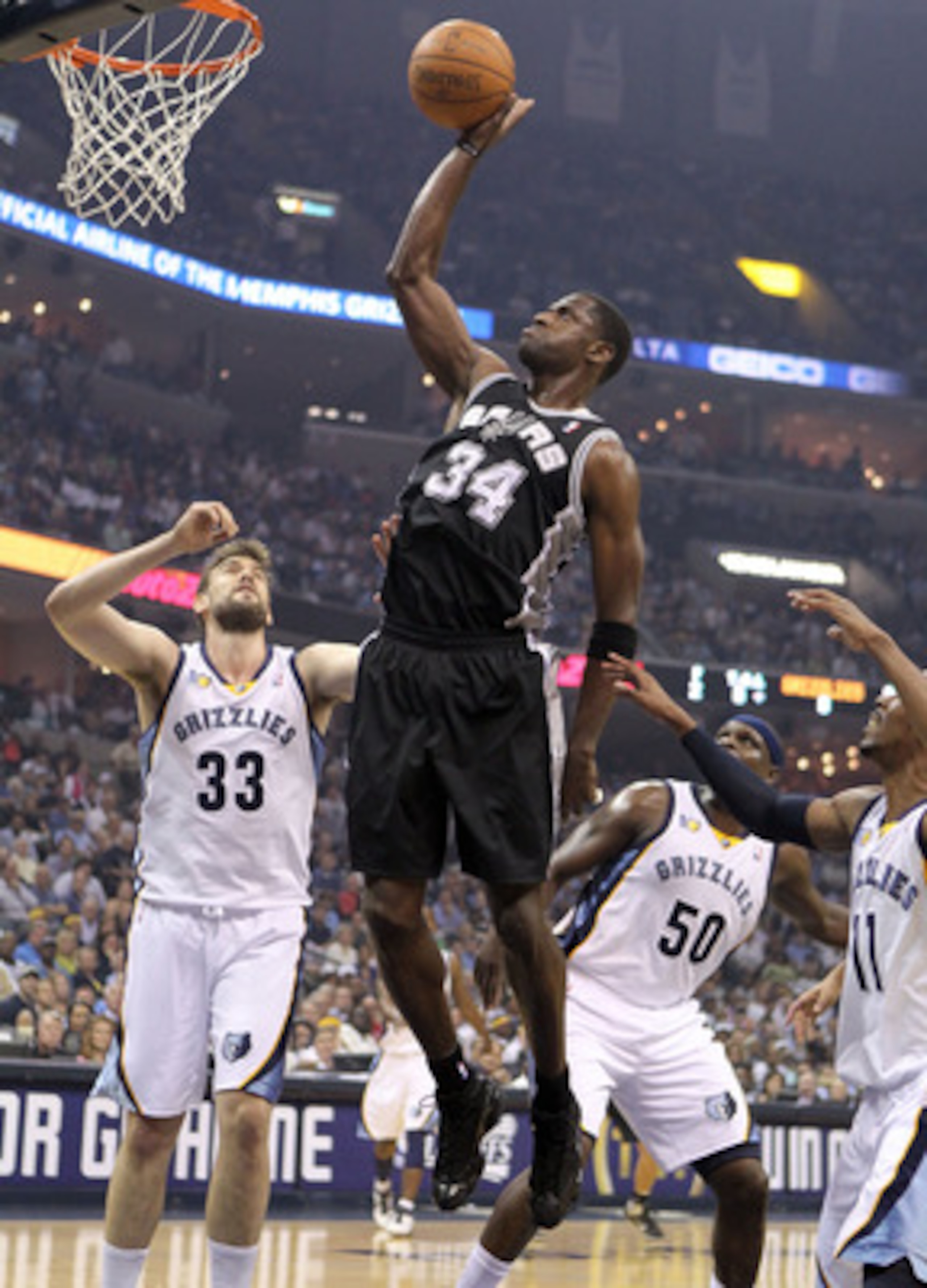 MEMPHIS, TN - APRIL 25:  Antonio McDyess #34 of the San Antonio Spurs shoots the ball during the game against the Memphis Grizzlies in Game Four of the Western Conference Quarterfinals in the 2011 NBA Playoffs at FedExForum on April 25, 2011 in Memphis, T