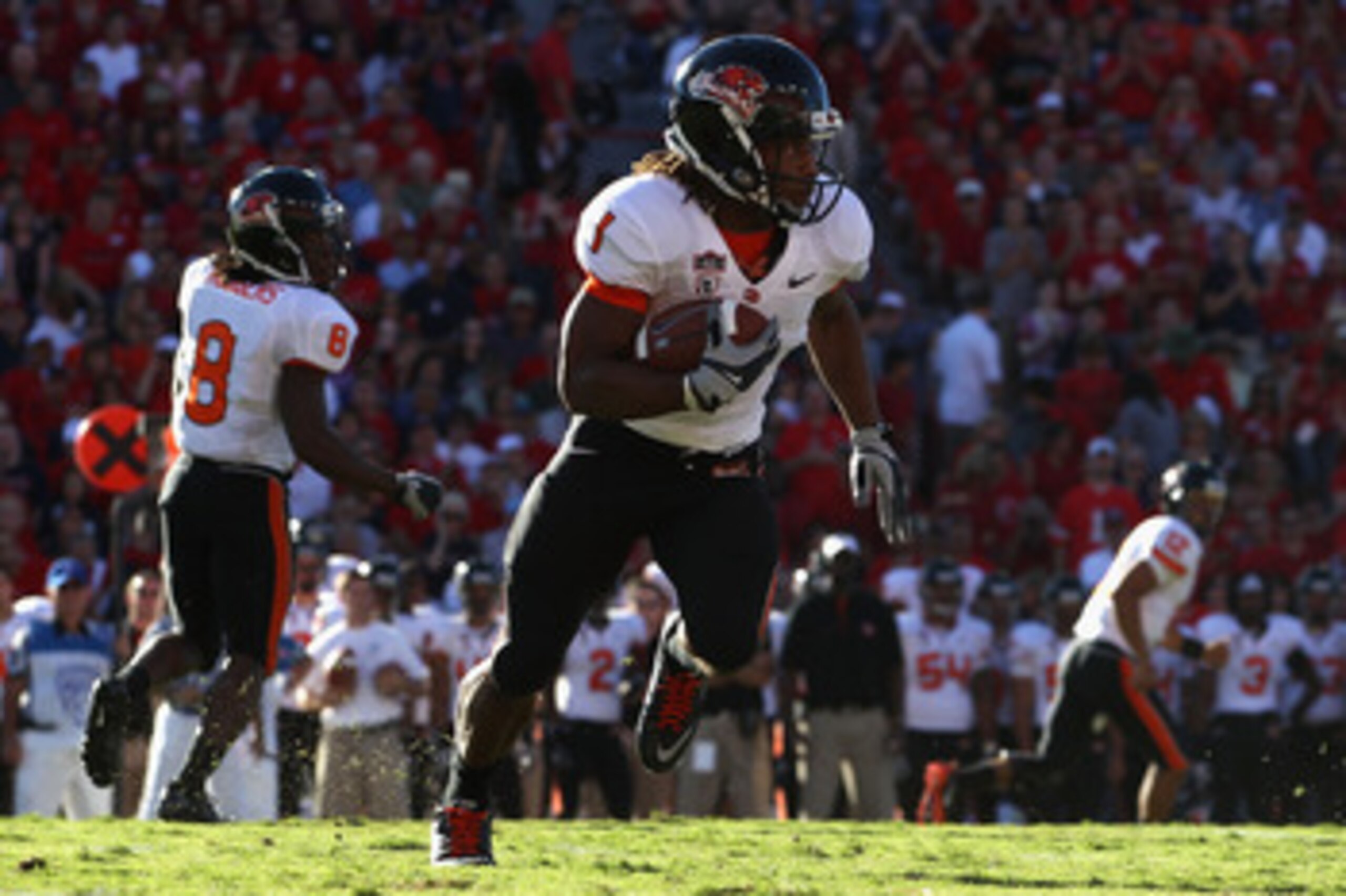 TUCSON, AZ - OCTOBER 09:  Runningback Jacquizz Rodgers #1 of the Oregon State Beavers runs with the football during the college football game against the Arizona Wildcats at Arizona Stadium on October 9, 2010 in Tucson, Arizona. The Beavers defeated the W