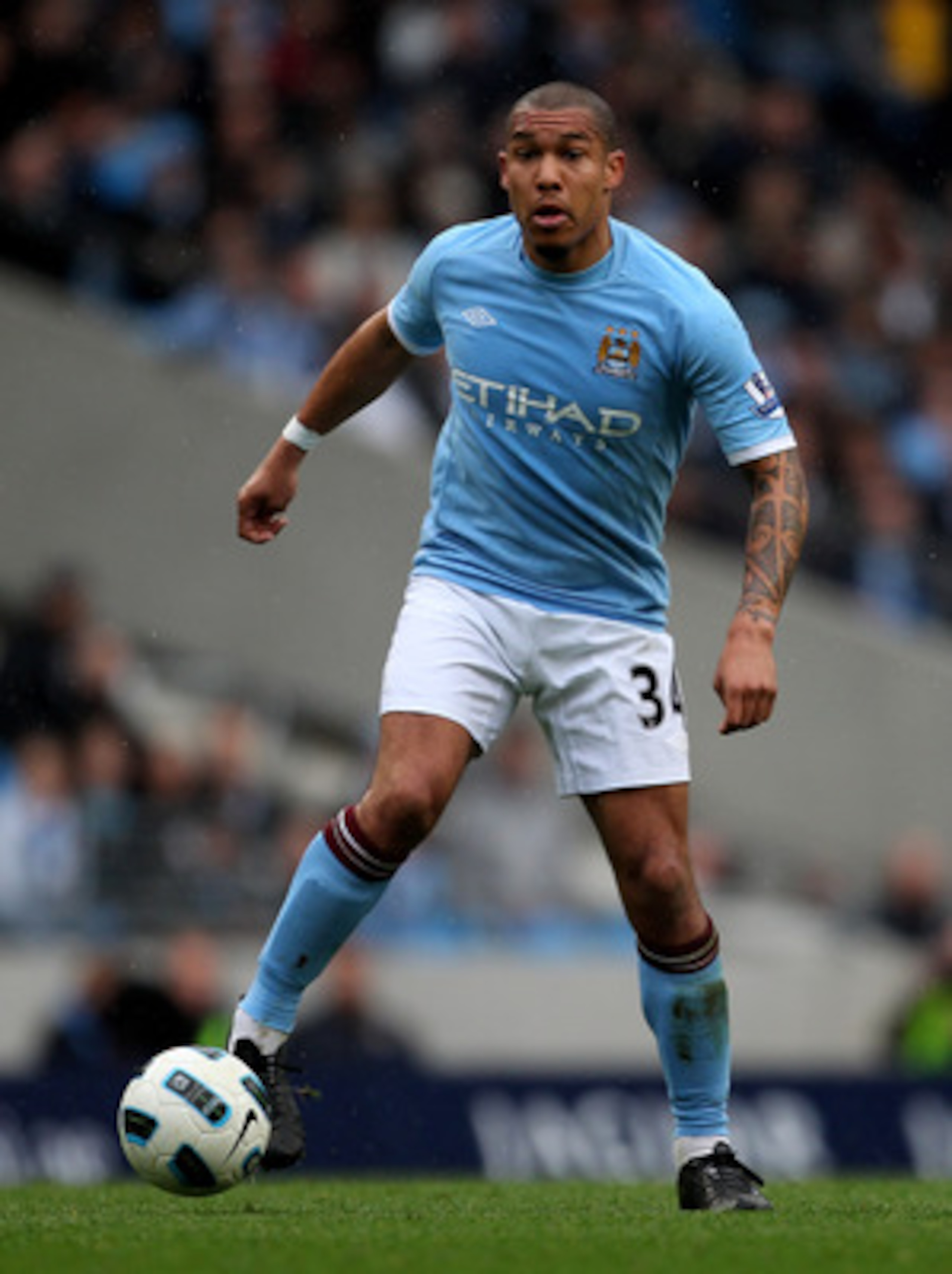 MANCHESTER, ENGLAND - APRIL 03: Nigel de Jong of Manchester City in action during the Barclays Premier League match between Manchester City and Sunderland at the City of Manchester Stadium on April 3, 2011 in Manchester, England. (Photo by Alex Livesey MANCHESTER, ENGLAND - APRIL 03: Nigel de Jong of Manchester City in action during the Barclays Premier League match between Manchester City and Sunderland at the City of Manchester Stadium on April 3, 2011 in Manchester, England. (Photo by Alex Livesey