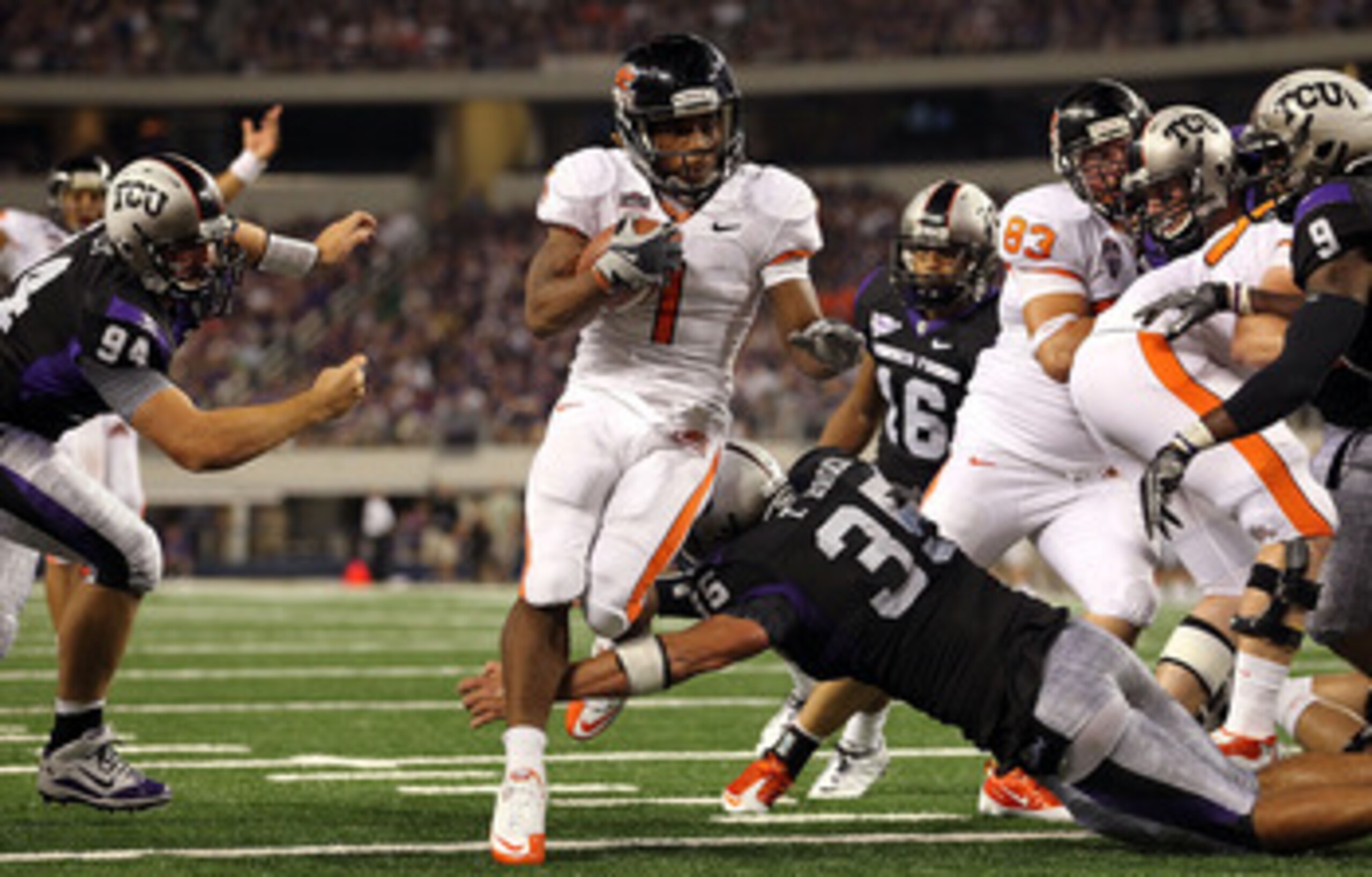ARLINGTON, TX - SEPTEMBER 04:  Running back Jacquizz Rodgers #1 of the Oregon State Beavers runs for a touchdown against the TCU Horned Frogs in the third quarter at Cowboys Stadium on September 4, 2010 in Arlington, Texas.  (Photo by Ronald Martinez/Gett