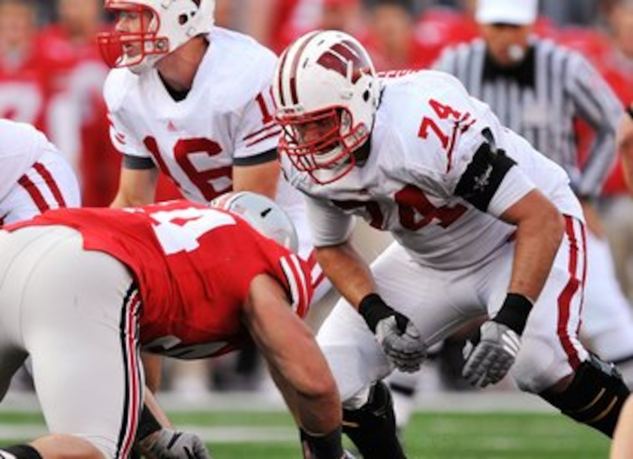COLUMBUS, OH - OCTOBER 10:  Offensive lineman John Moffitt #74 of the Wisconsin Badgers blocks against the Ohio State Buckeyes at Ohio Stadium on October 10, 2009 in Columbus, Ohio.  (Photo by Jamie Sabau/Getty Images)