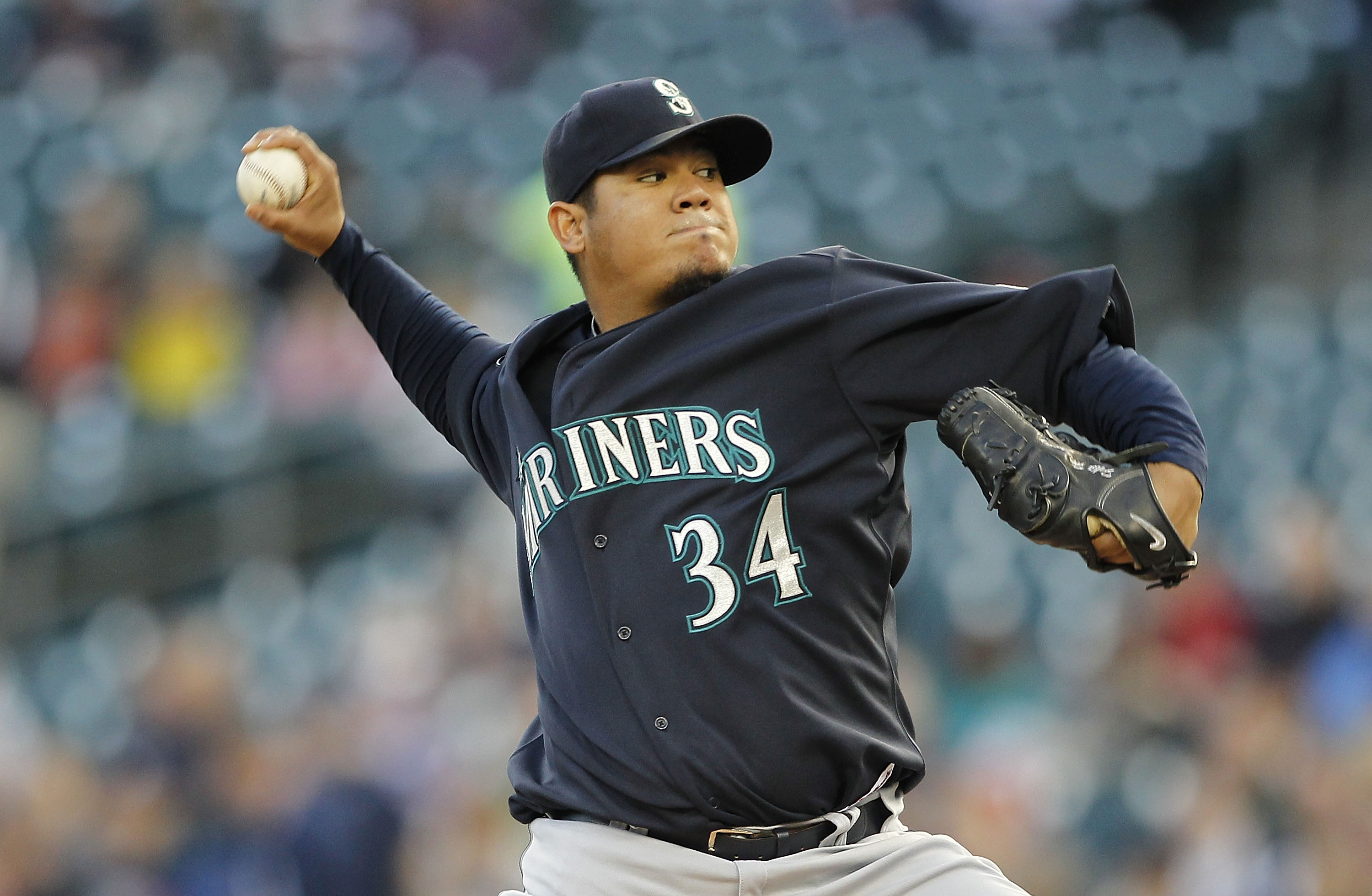 DETROIT - APRIL 26:  Felix Hernandez #34 of the Seattle Mariners pitches in the third inning of the game against the Detroit Tigers at Comerica Park on April 26, 2011 in Detroit, Michigan.  (Photo by Leon Halip/Getty Images)