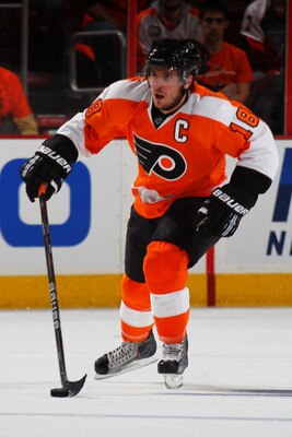 PHILADELPHIA, PA - APRIL 22:  Mike Richards #18 of the Philadelphia Flyers controls the puck against the Buffalo Sabres in Game Five of the Eastern Conference Quarterfinals during the 2011 NHL Stanley Cup Playoffs at Wells Fargo Center on April 22, 2011 i