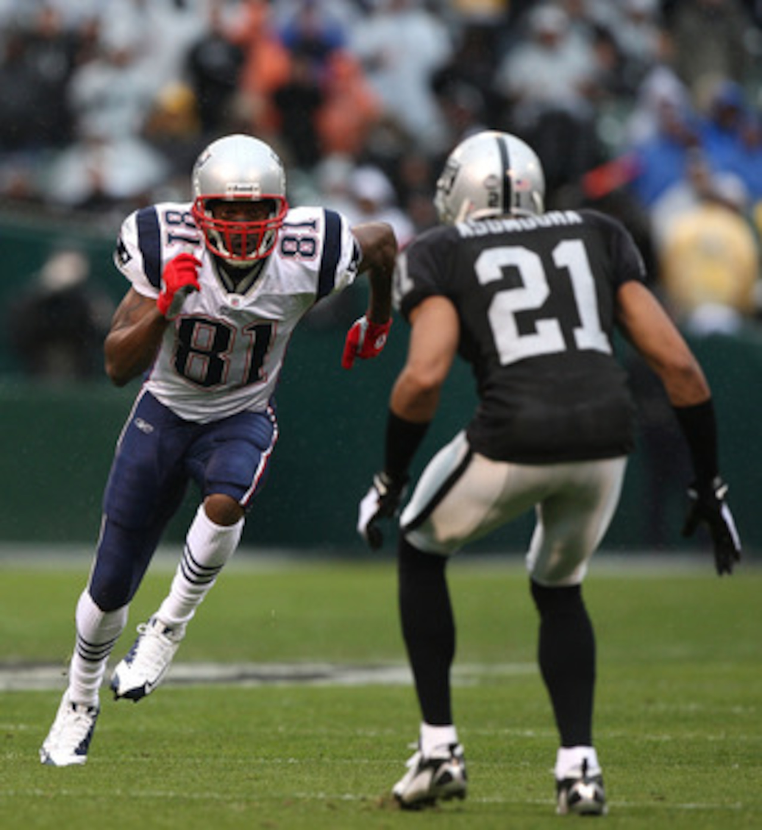 OAKLAND, CA - DECEMBER 14: Randy Moss #81 of the New England Patriots runs against Nnamdi Asomugha #21 of the Oakland Raiders during an NFL game on December 14, 2008 at the Oakland-Alameda County Coliseum in Oakland, California. (Photo by Jed Jacobsohn/ OAKLAND, CA - DECEMBER 14: Randy Moss #81 of the New England Patriots runs against Nnamdi Asomugha #21 of the Oakland Raiders during an NFL game on December 14, 2008 at the Oakland-Alameda County Coliseum in Oakland, California. (Photo by Jed Jacobsohn/