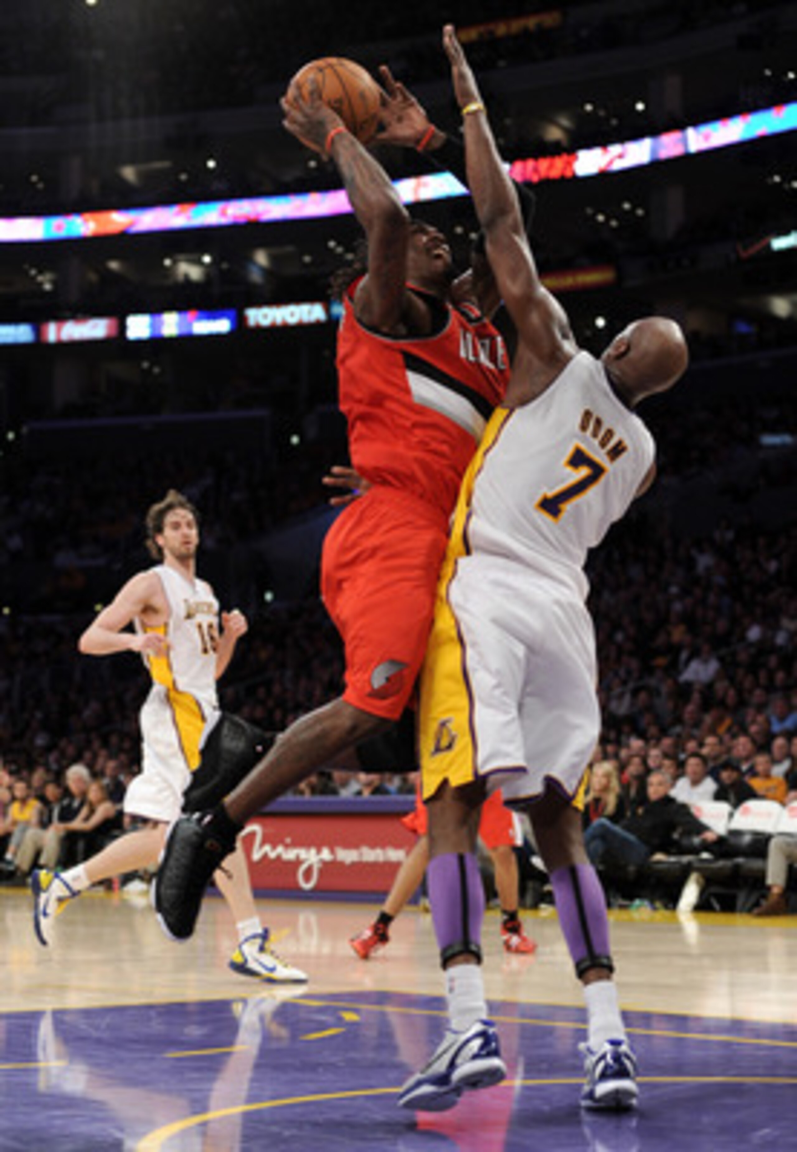 LOS ANGELES, CA - MARCH 20:  Gerald Wallace #3 of the Portland Trail Blazers attempts a shot in front of Lamar Odom #7 of the Los Angeles Lakers at the Staples Center on March 20, 2011 in Los Angeles, California.  NOTE TO USER: User expressly acknowledges