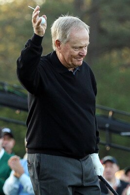 AUGUSTA, GA - APRIL 07:  Jack Nicklaus waves to the gallery prior to start the first round of the 2011 Masters Tournament at Augusta National Golf Club on April 7, 2011 in Augusta, Georgia.  (Photo by Andrew Redington/Getty Images)