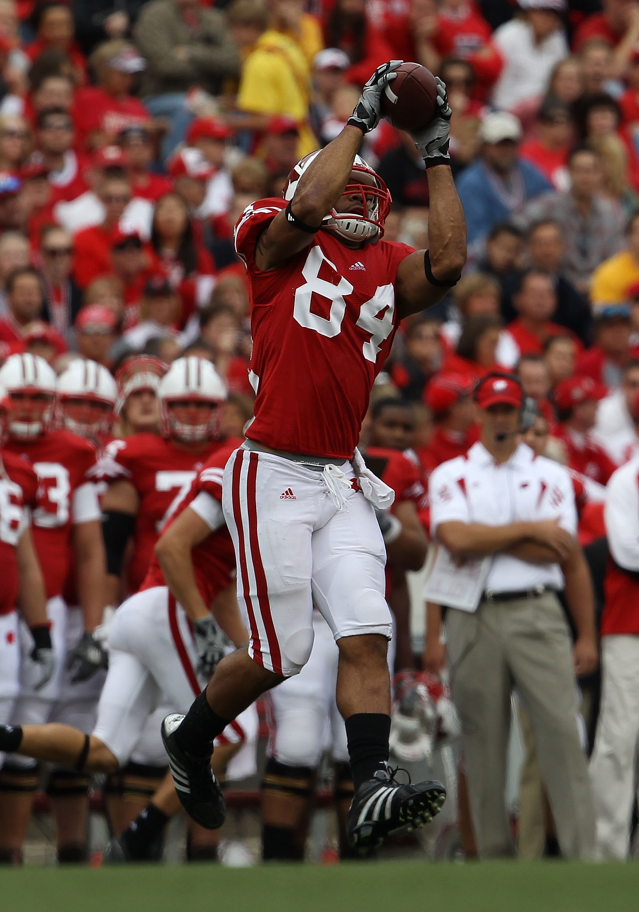 MADISON, WI - SEPTEMBER 18: Lance Kendricks #84 of the Wisconsin Badgers catches a pass against the Arizona State Sun Devils at Camp Randall Stadium on September 18, 2010 in Madison, Wisconsin. Wisconsin defeated Arizona State 20-19. (Photo by Jonathan Da