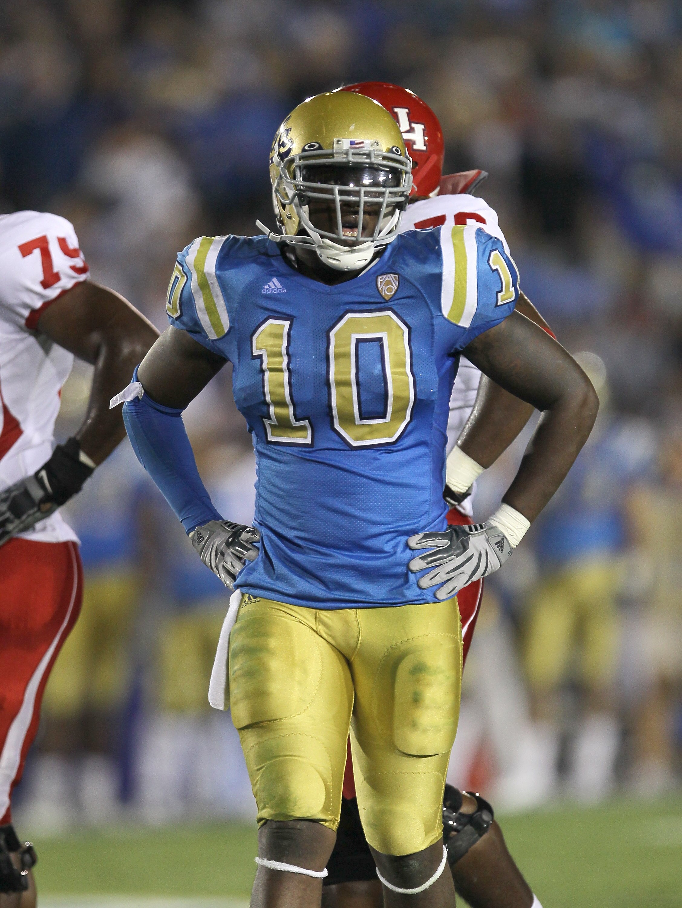 PASADENA, CA - SEPTEMBER 18: Linebacker Akeem Ayers #10 of the UCLA Bruins in the game with the Houston Cougars at the Rose Bowl on September 18, 2010 in Pasadena, California. UCLA won 31-13. (Photo by Stephen Dunn/Getty Images) PASADENA, CA - SEPTEMBER 18: Linebacker Akeem Ayers #10 of the UCLA Bruins in the game with the Houston Cougars at the Rose Bowl on September 18, 2010 in Pasadena, California. UCLA won 31-13. (Photo by Stephen Dunn/Getty Images)