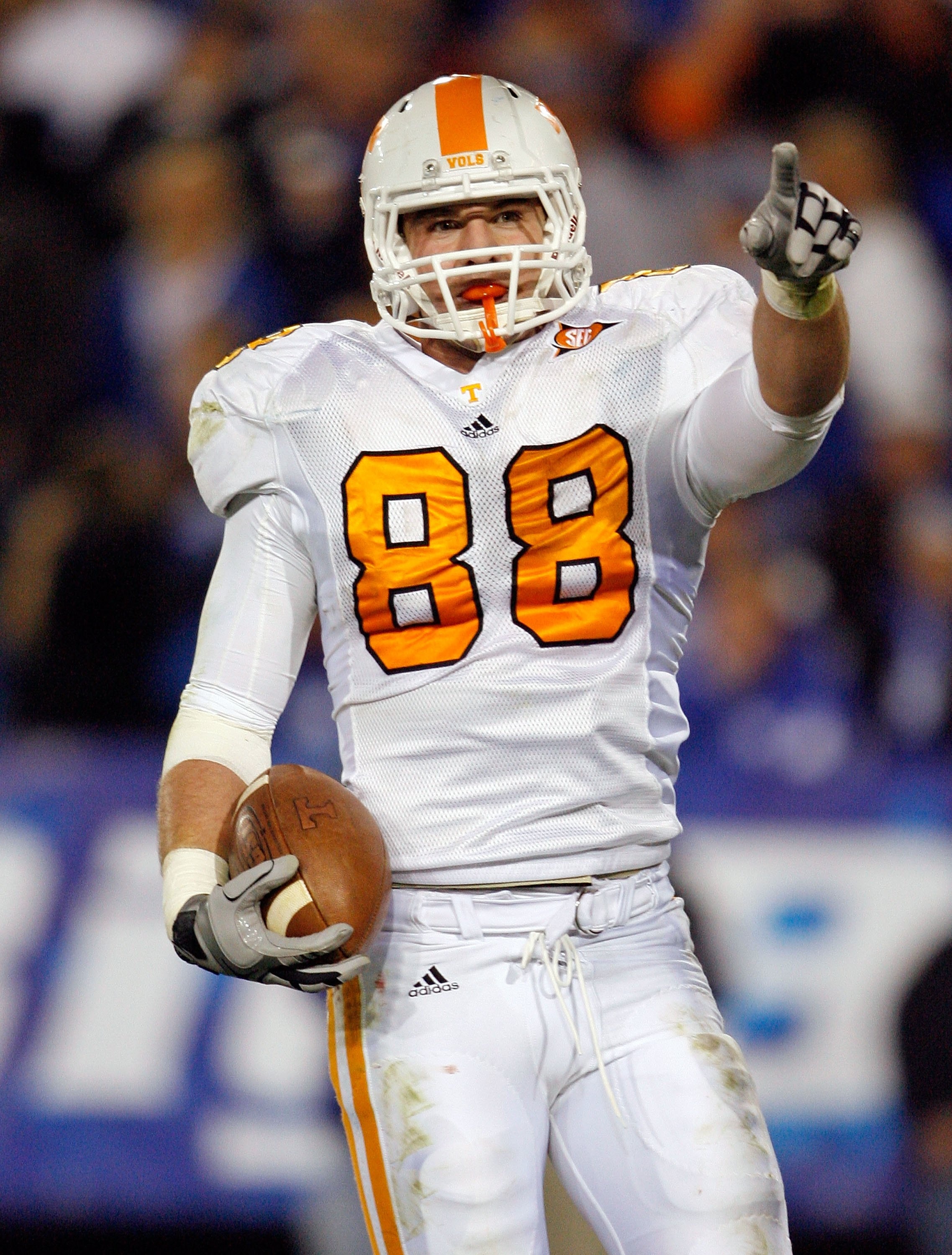 LEXINGTON, KY - NOVEMBER 28:  Luke Stocker #88 of the Tennessee Volunteers celebrates after scoring a touchdown during the SEC game against the Kentucky Wildcats at Commonwealth Stadium on November 28, 2009 in Lexington, Kentucky.  (Photo by Andy Lyons/Ge