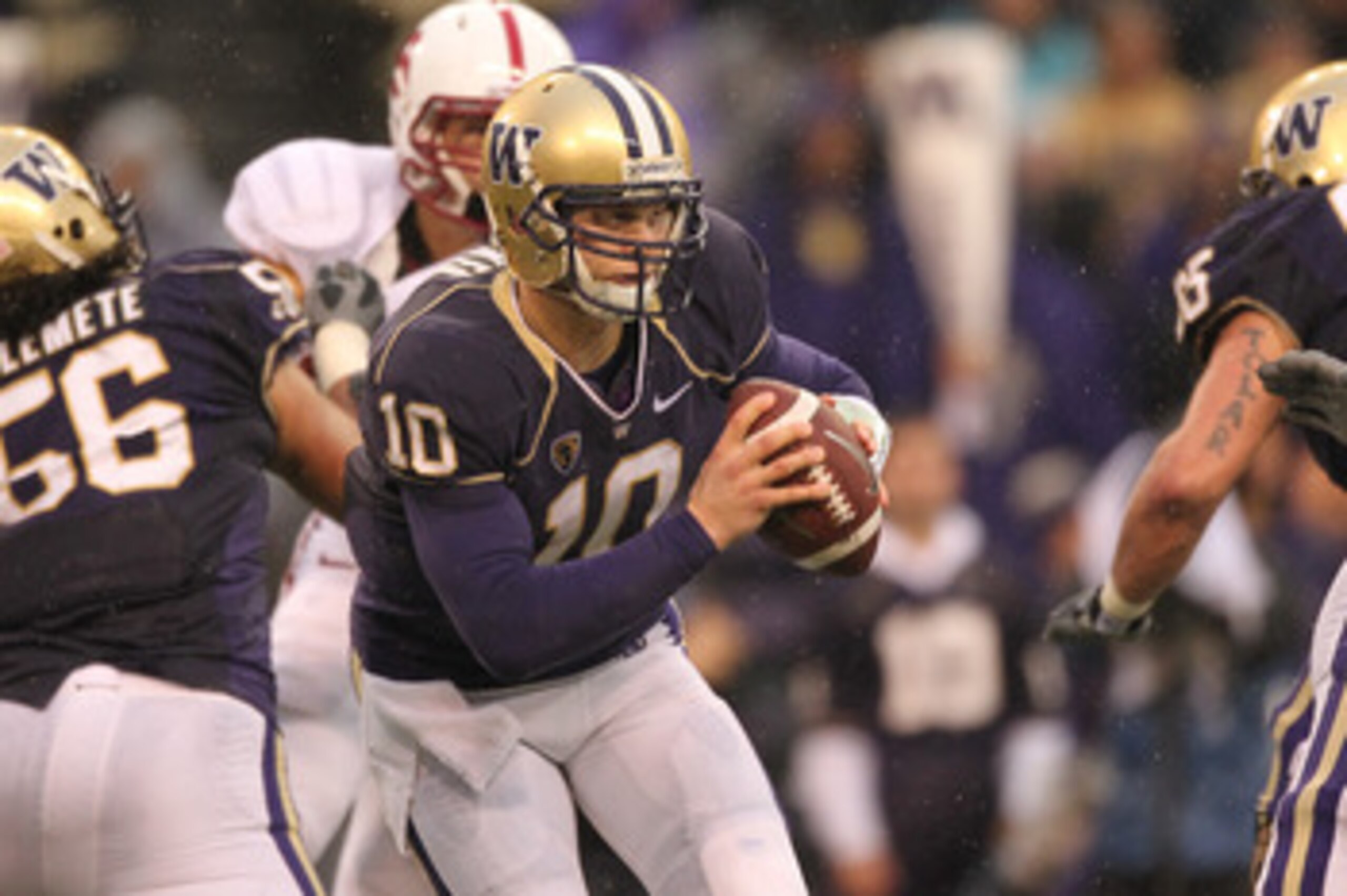 SEATTLE - OCTOBER 30:  Quarterback Jake Locker #10 of the Washington Huskies scrambles against the Stanford Cardinal on October 30, 2010 at Husky Stadium in Seattle, Washington. Stanford won 41-0. (Photo by Otto Greule Jr/Getty Images)