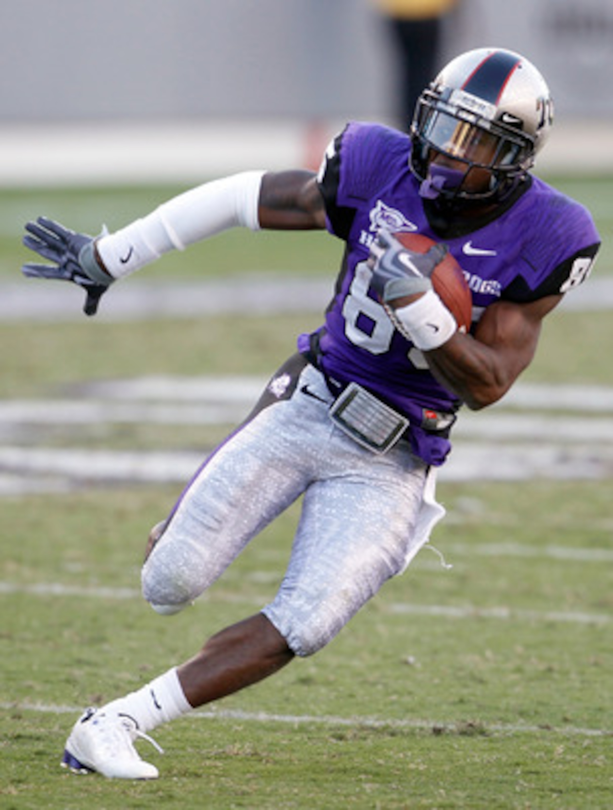 FORT WORTH, TX - OCTOBER 16:  Wide receiver Jeremy Kerley #85 of the TCU Horned Frogs carries the ball against the BYU Cougars at Amon G. Carter Stadium on October 16, 2010 in Fort Worth, Texas.  TCU beat BYU 31-3.  (Photo by Tom Pennington/Getty Images)