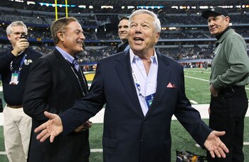 ARLINGTON, TX - FEBRUARY 06:  Owner of the New England Patriots Robert Kraft (R) walks on the sidelines with NBC Sunday Night Football announcer Al Michaels before the Pittsburgh Steelers play against the Green Bay Packers in Super Bowl XLV at Cowboys Sta