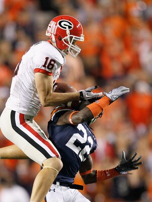 AUBURN, AL - NOVEMBER 13:  Kris Durham #16 of the Georgia Bulldogs pulls in this reception against T'Sharvan Bell #22 of the Auburn Tigers at Jordan-Hare Stadium on November 13, 2010 in Auburn, Alabama.  (Photo by Kevin C. Cox/Getty Images)