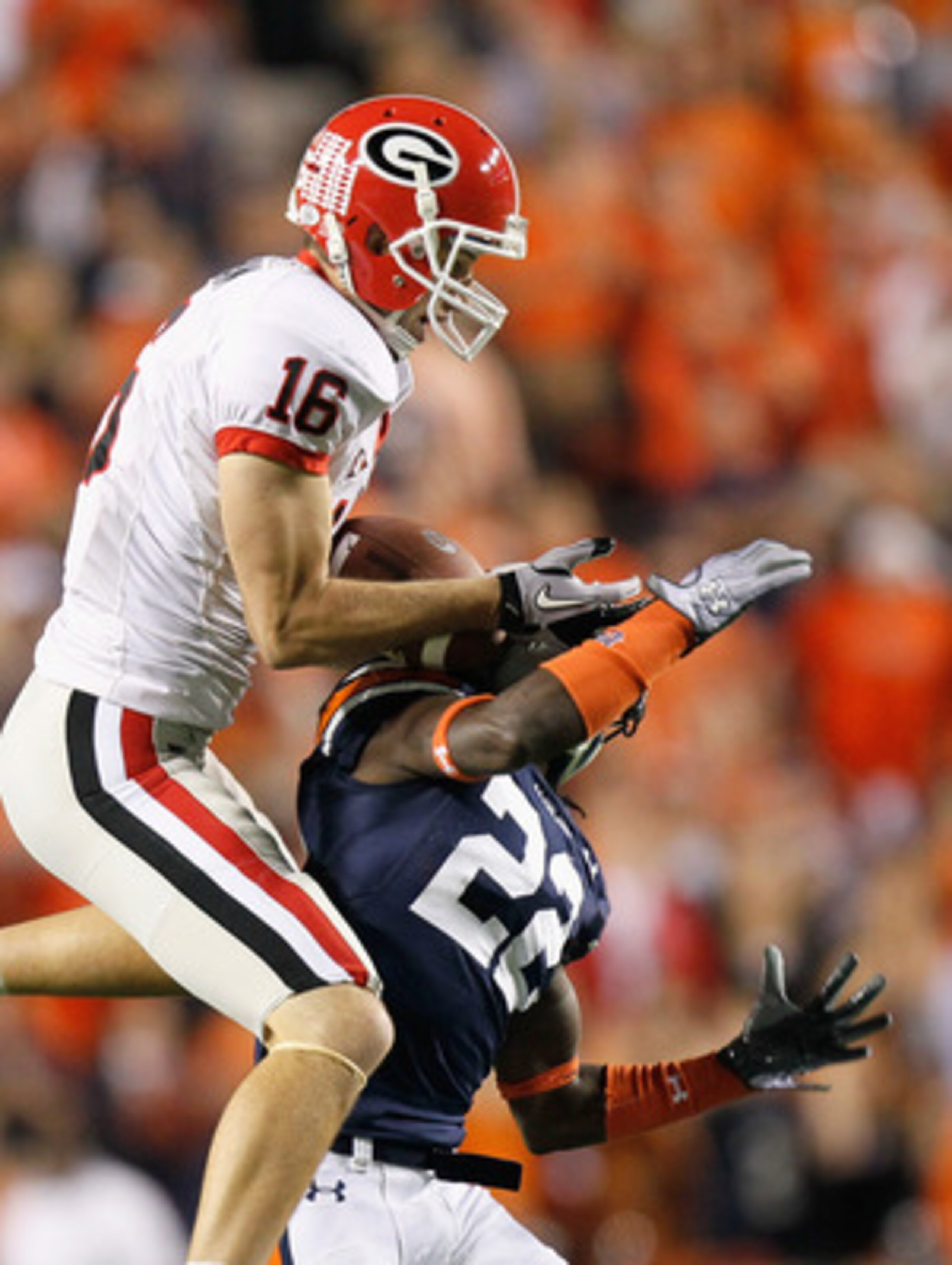 AUBURN, AL - NOVEMBER 13:  Kris Durham #16 of the Georgia Bulldogs pulls in this reception against T'Sharvan Bell #22 of the Auburn Tigers at Jordan-Hare Stadium on November 13, 2010 in Auburn, Alabama.  (Photo by Kevin C. Cox/Getty Images)