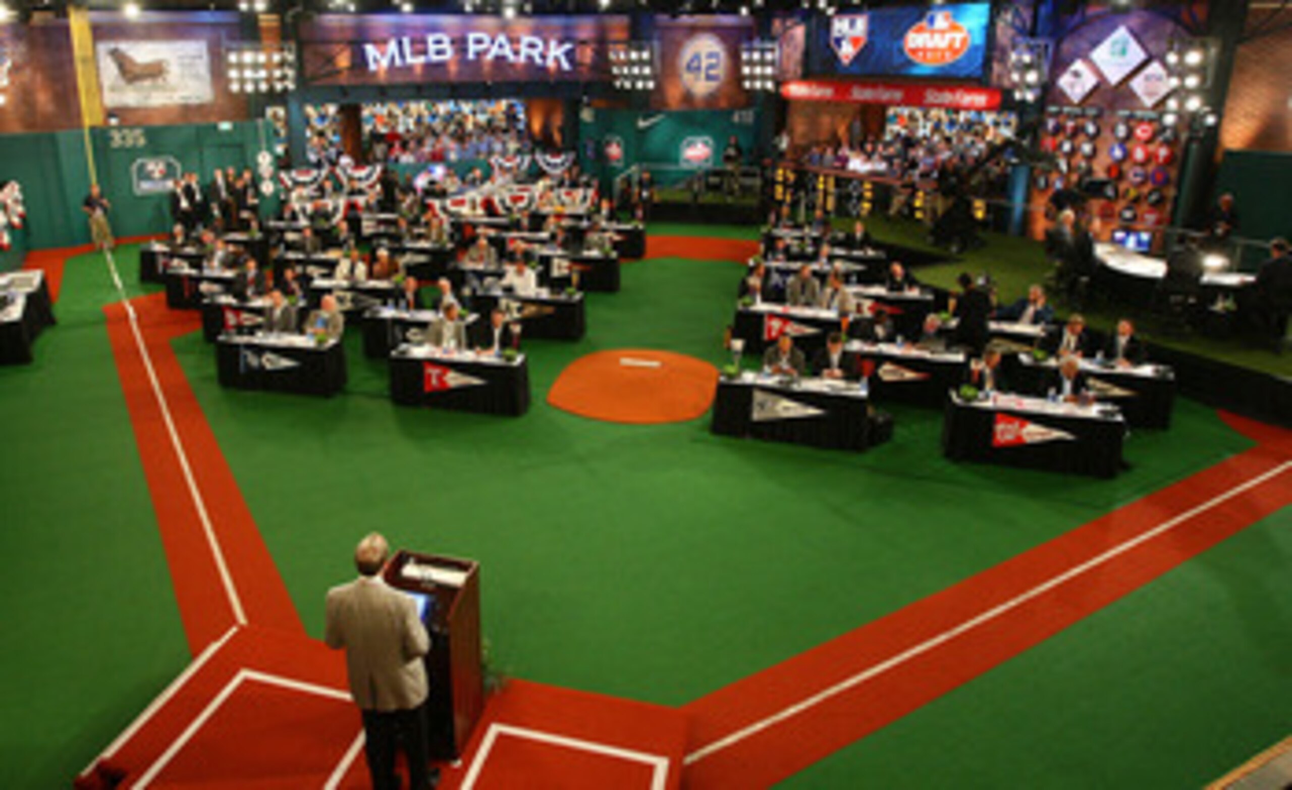 SECAUCUS, NJ - JUNE 07: MLB commissioner Bud Selig speaks during the MLB First Year Player Draft on June 7, 2010 held in Studio 42 at the MLB Network in Secaucus, New Jersey. (Photo by Mike Stobe/Getty Images) SECAUCUS, NJ - JUNE 07: MLB commissioner Bud Selig speaks during the MLB First Year Player Draft on June 7, 2010 held in Studio 42 at the MLB Network in Secaucus, New Jersey. (Photo by Mike Stobe/Getty Images)
