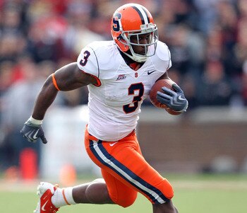 CINCINNATI - OCTOBER 30:  Delone Carter #3 of the Syracuse Orange runs with the ball during the Big East Conference game against the Cincinnati Bearcats at Nippert Stadium on October 30, 2010 in Cincinnati, Ohio.  (Photo by Andy Lyons/Getty Images)