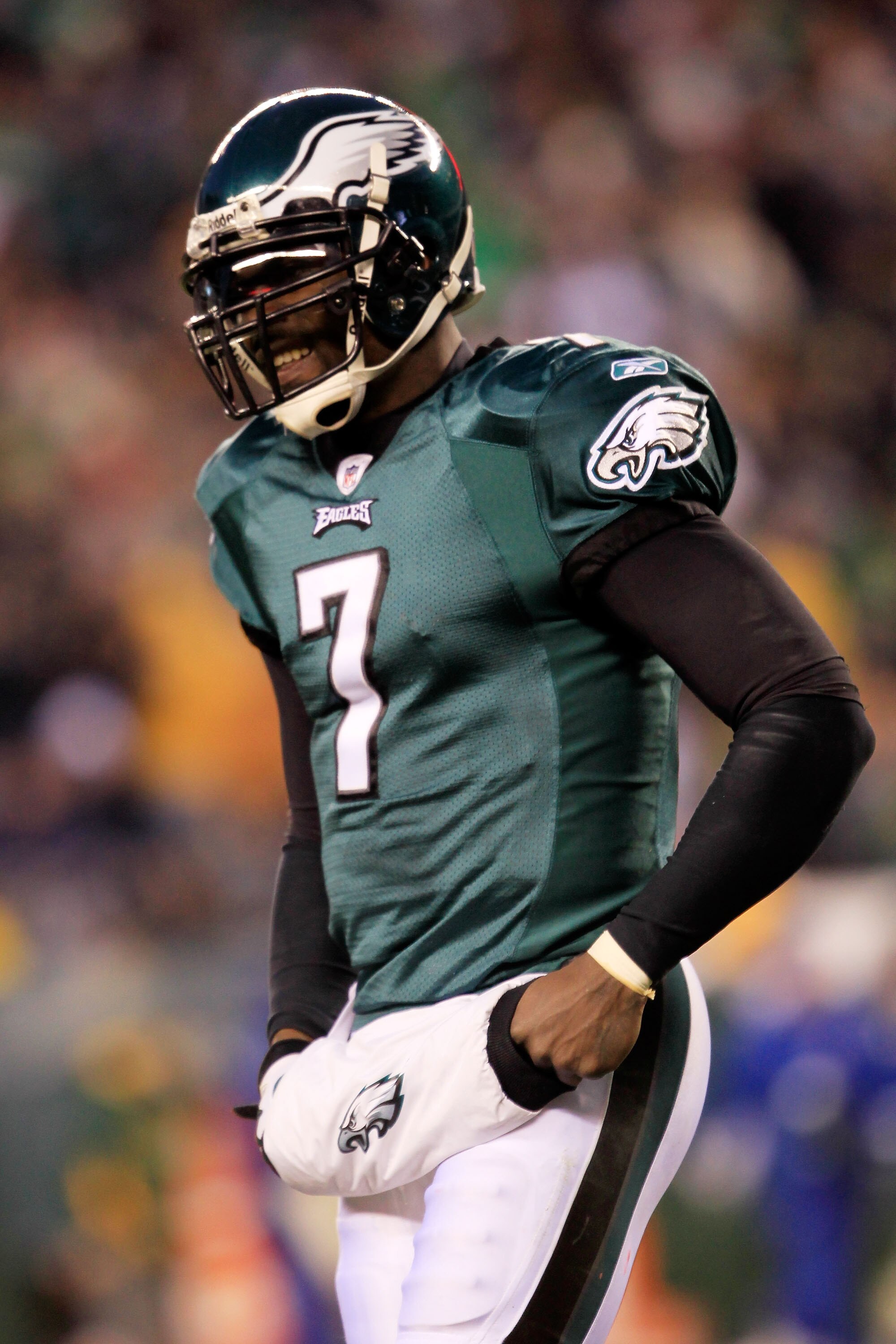 PHILADELPHIA, PA - JANUARY 09:  Michael Vick #7 of the Philadelphia Eagles reacts against the Green Bay Packers during the 2011 NFC wild card playoff game at Lincoln Financial Field on January 9, 2011 in Philadelphia, Pennsylvania.  (Photo by Chris Trotma