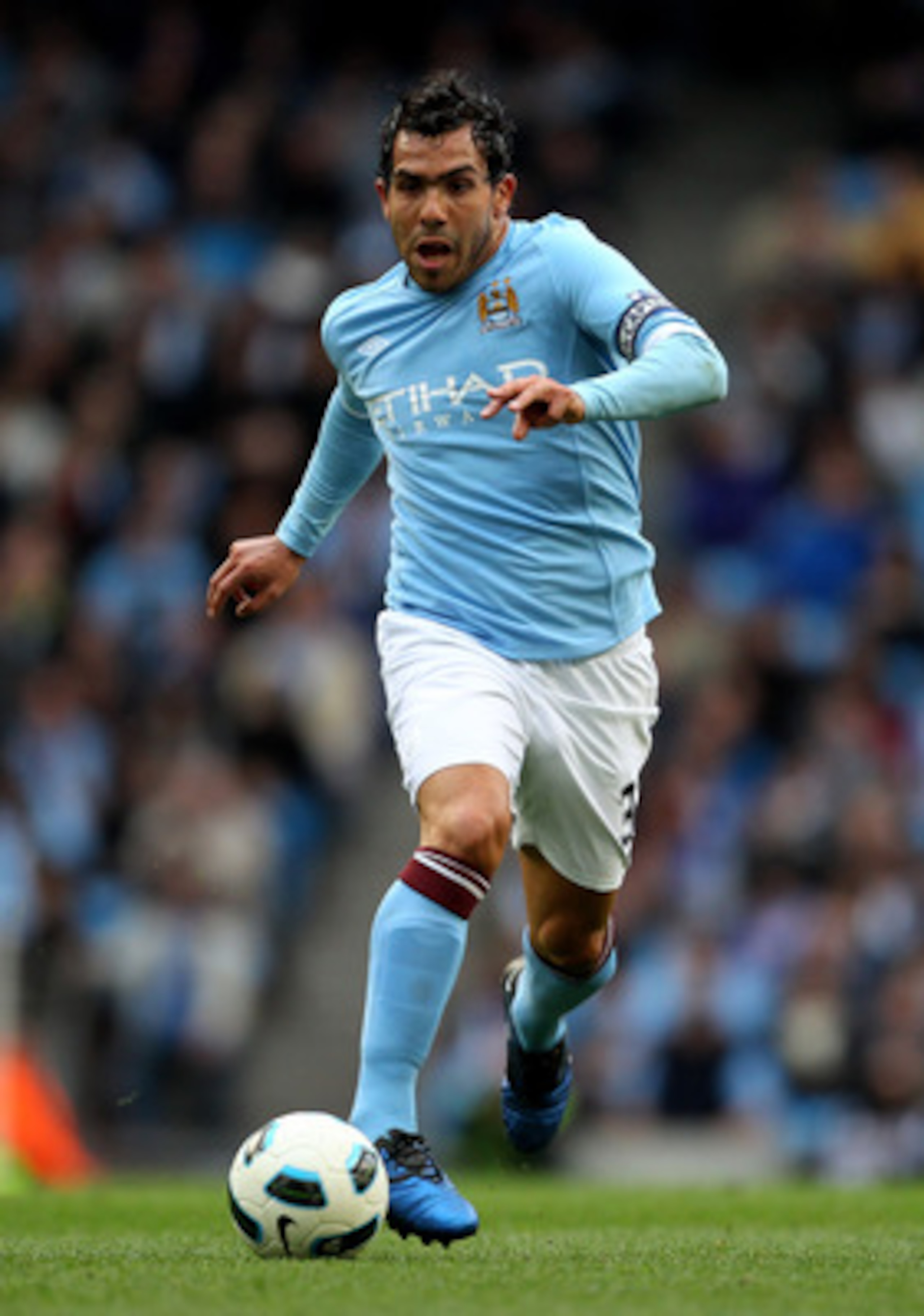 MANCHESTER, ENGLAND - APRIL 03: Carlos Tevez of Manchester City in action during the Barclays Premier League match between Manchester City and Sunderland at the City of Manchester Stadium on April 3, 2011 in Manchester, England. (Photo by Alex Livesey/G MANCHESTER, ENGLAND - APRIL 03: Carlos Tevez of Manchester City in action during the Barclays Premier League match between Manchester City and Sunderland at the City of Manchester Stadium on April 3, 2011 in Manchester, England. (Photo by Alex Livesey/G