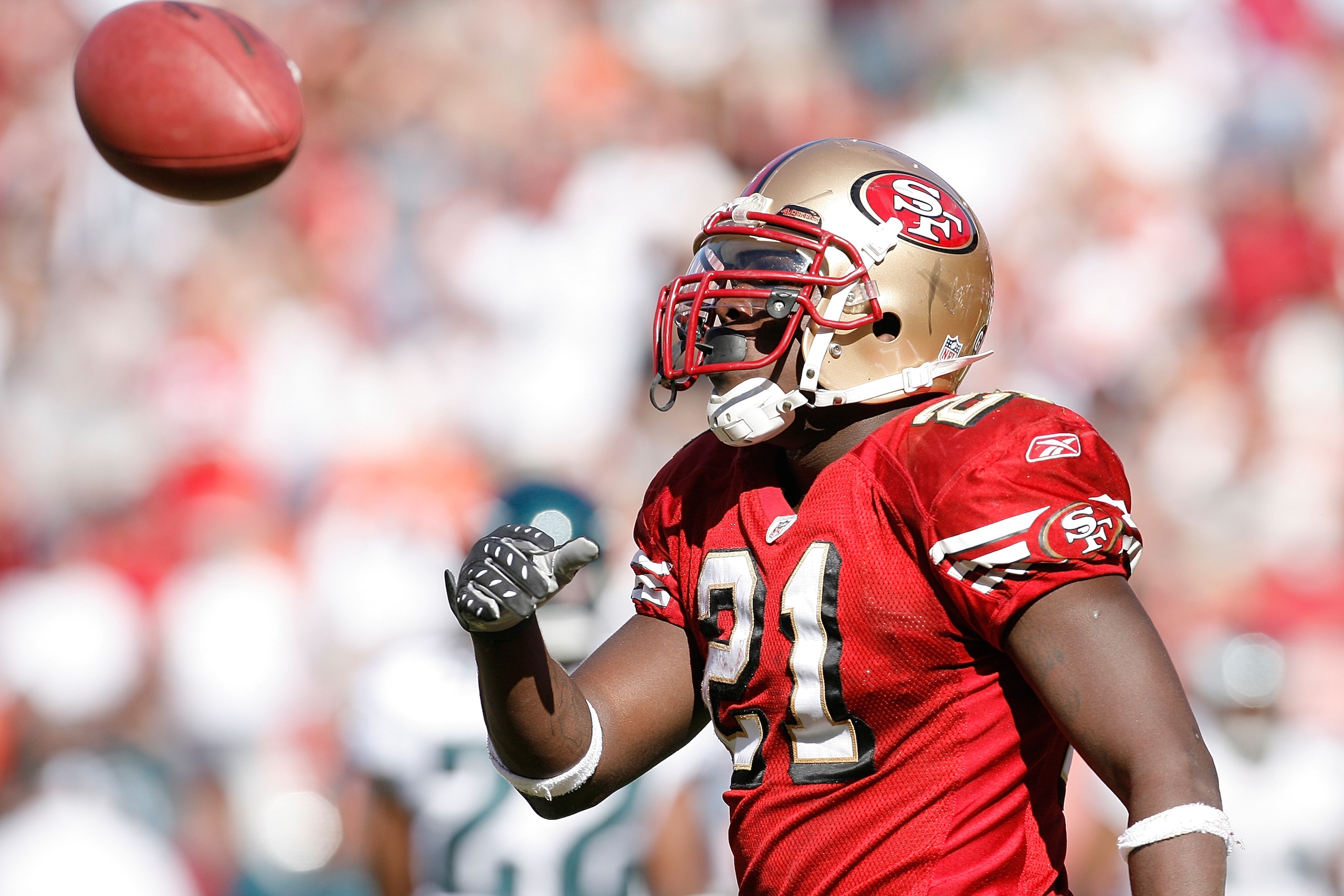 SAN FRANCISCO - OCTOBER 12:  Running back Frank Gore #21 of the San Francisco 49ers celebrates a 6-yard touchdown run against the Philadelphia Eagles during their game on October 12, 2008 at Candlestick Park in San Francisco, California. Philadelphia won 