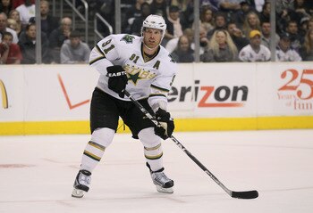LOS ANGELES, CA - APRIL 02:  Brad Richards #91 of the Dallas Stars skates against the Los Angeles Kings at Staples Center on April 2, 2011 in Los Angeles, California.  (Photo by Jeff Gross/Getty Images)