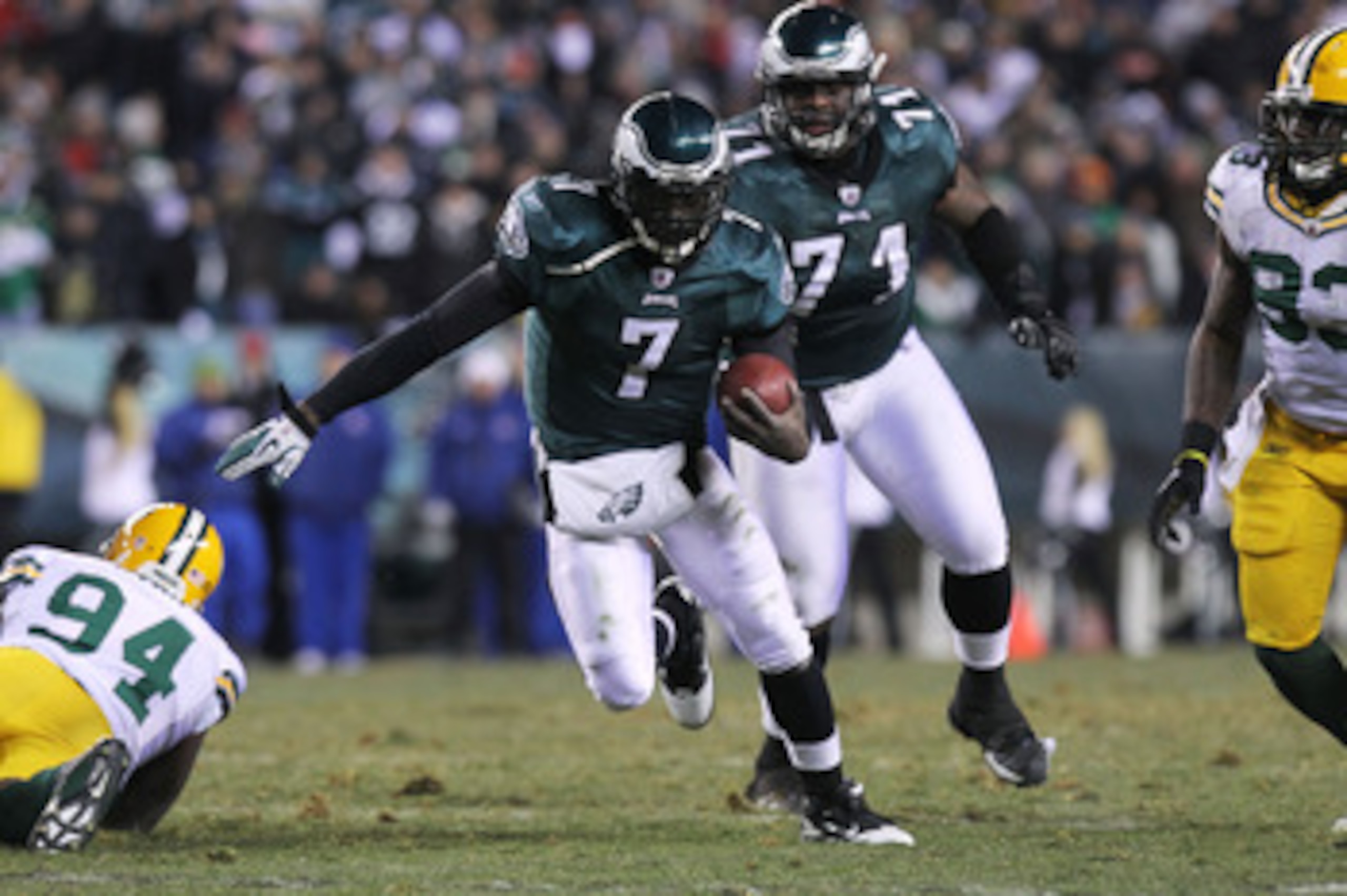 PHILADELPHIA, PA - JANUARY 09: Michael Vick #7 of the Philadelphia Eagles runs down field against Jarius Wynn #94 of the Green Bay Packers during the 2011 NFC wild card playoff game at Lincoln Financial Field on January 9, 2011 in Philadelphia, Pennsylva PHILADELPHIA, PA - JANUARY 09: Michael Vick #7 of the Philadelphia Eagles runs down field against Jarius Wynn #94 of the Green Bay Packers during the 2011 NFC wild card playoff game at Lincoln Financial Field on January 9, 2011 in Philadelphia, Pennsylva
