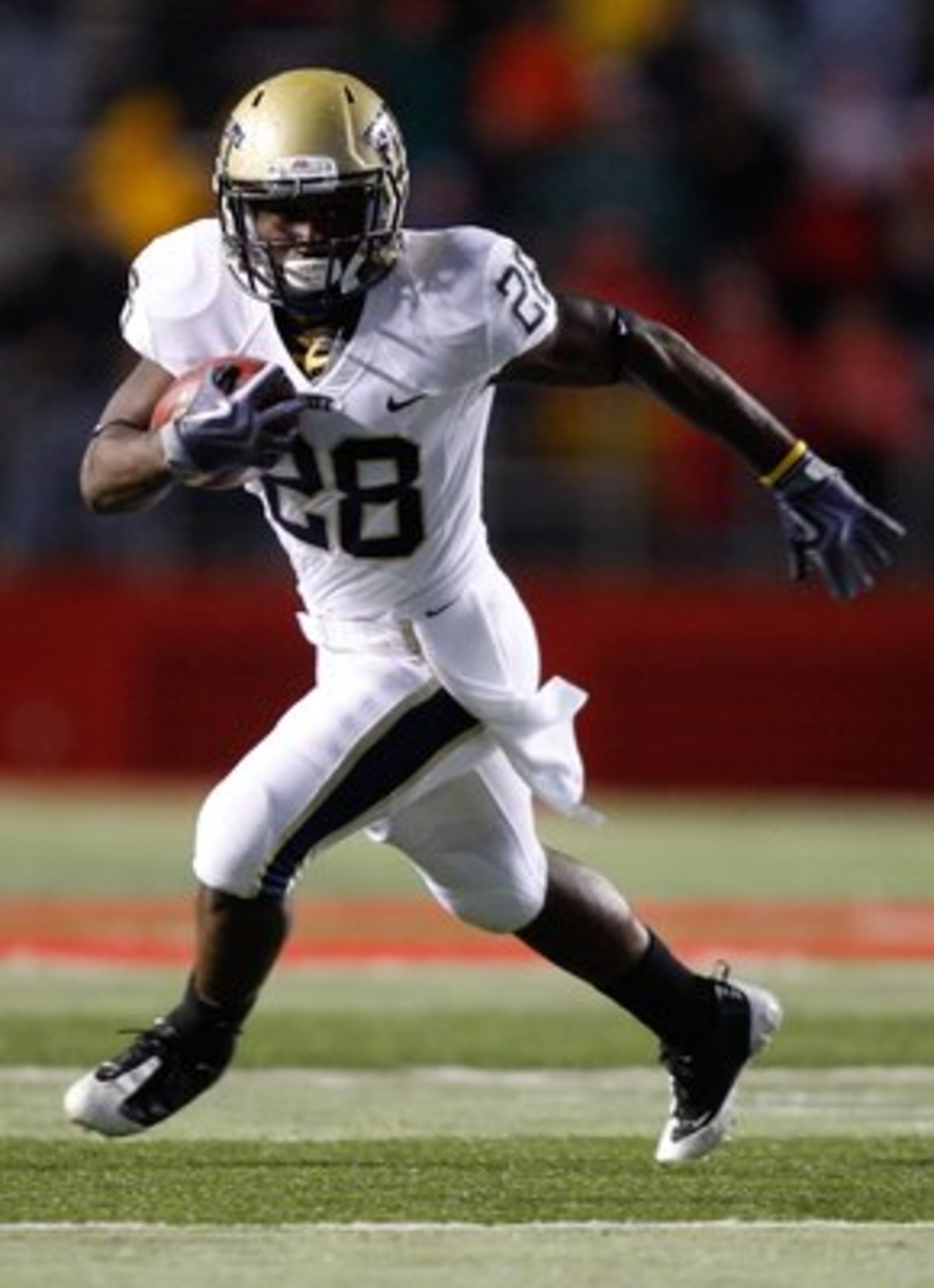PISCATAWAY, NJ - OCTOBER 16:  Dion Lewis #28 of the University of Pittsburgh Panthers runs against the the Rutgers University Scarlett Knights on October 16, 2009 at Rutgers Stadium in Piscataway, New Jersey.  (Photo by Jared Wickerham/Getty Images)